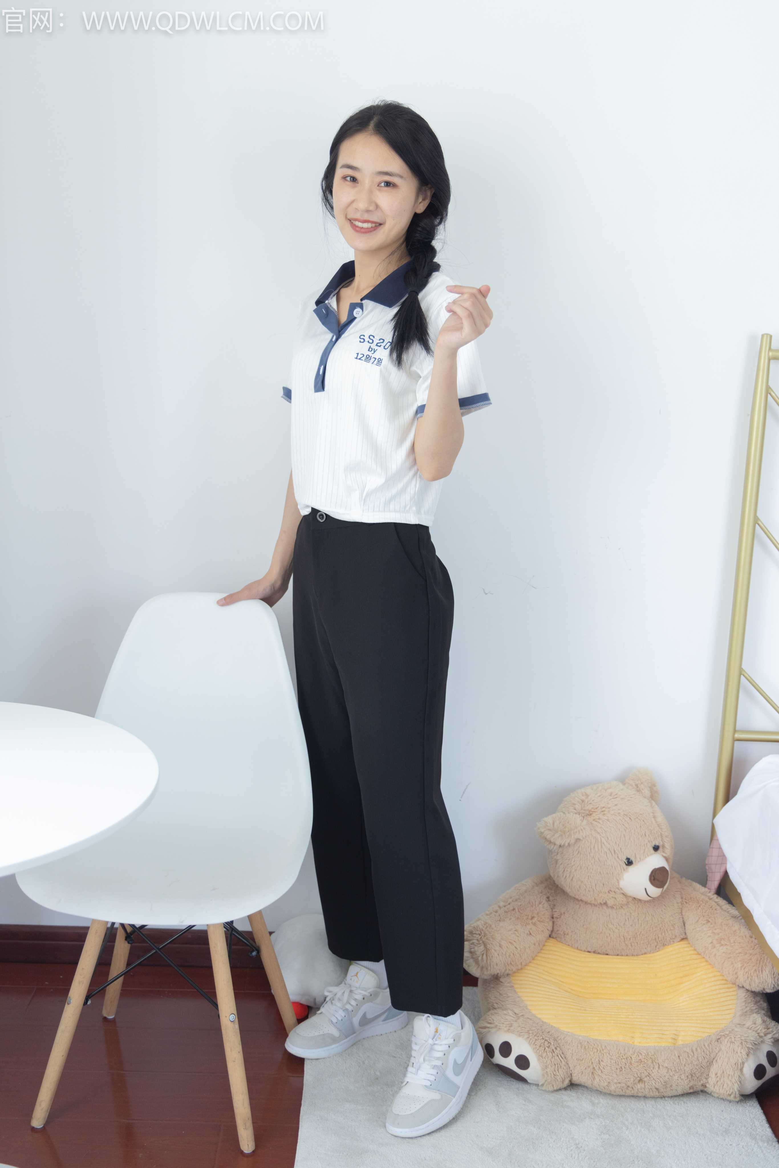 物恋传媒 NO.1297 菜菜-萤火虫小巷 [164P+1V4.58G]