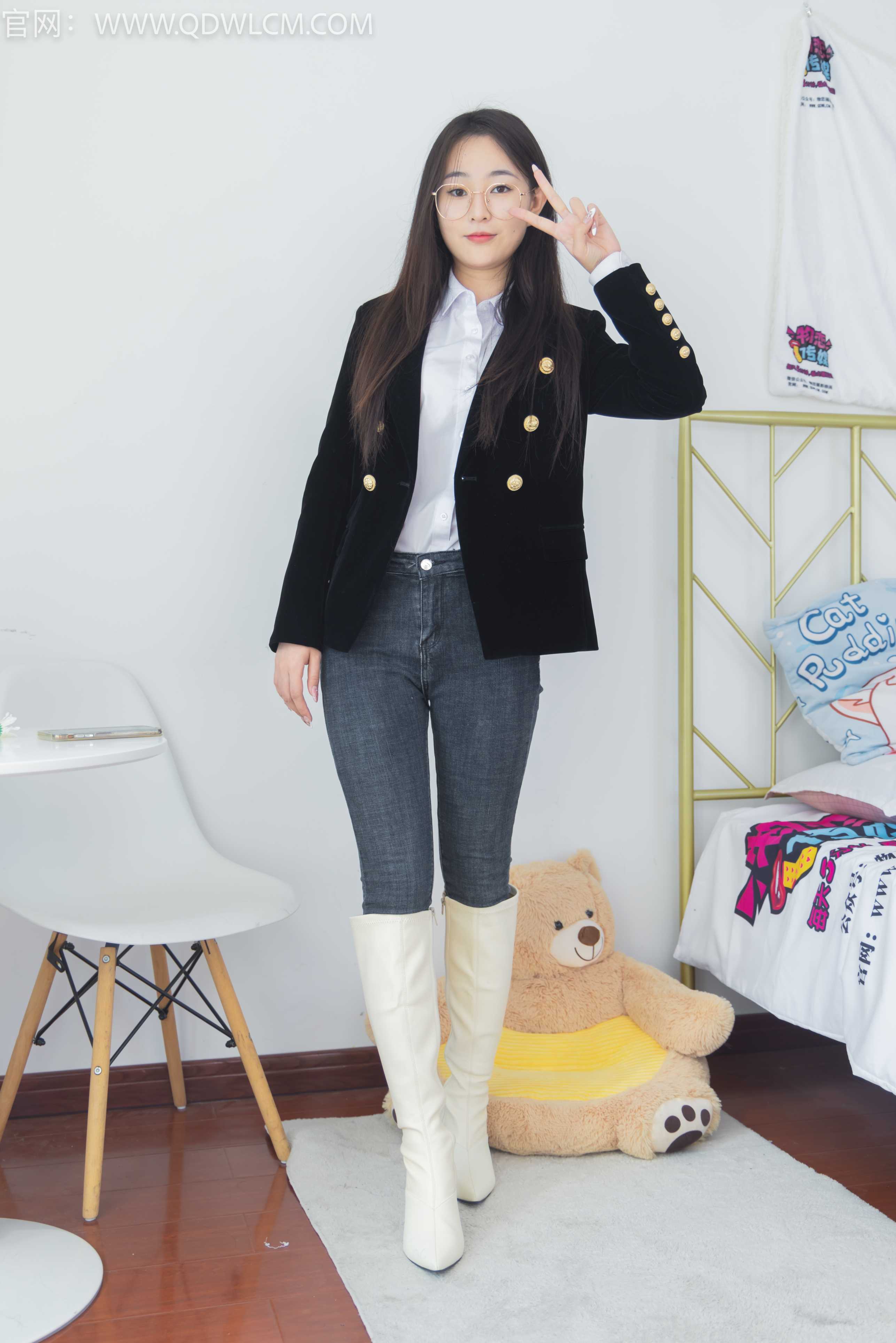 物恋传媒 NO.1358 美兔-梦醒时分 [158P1V-3.25G]
