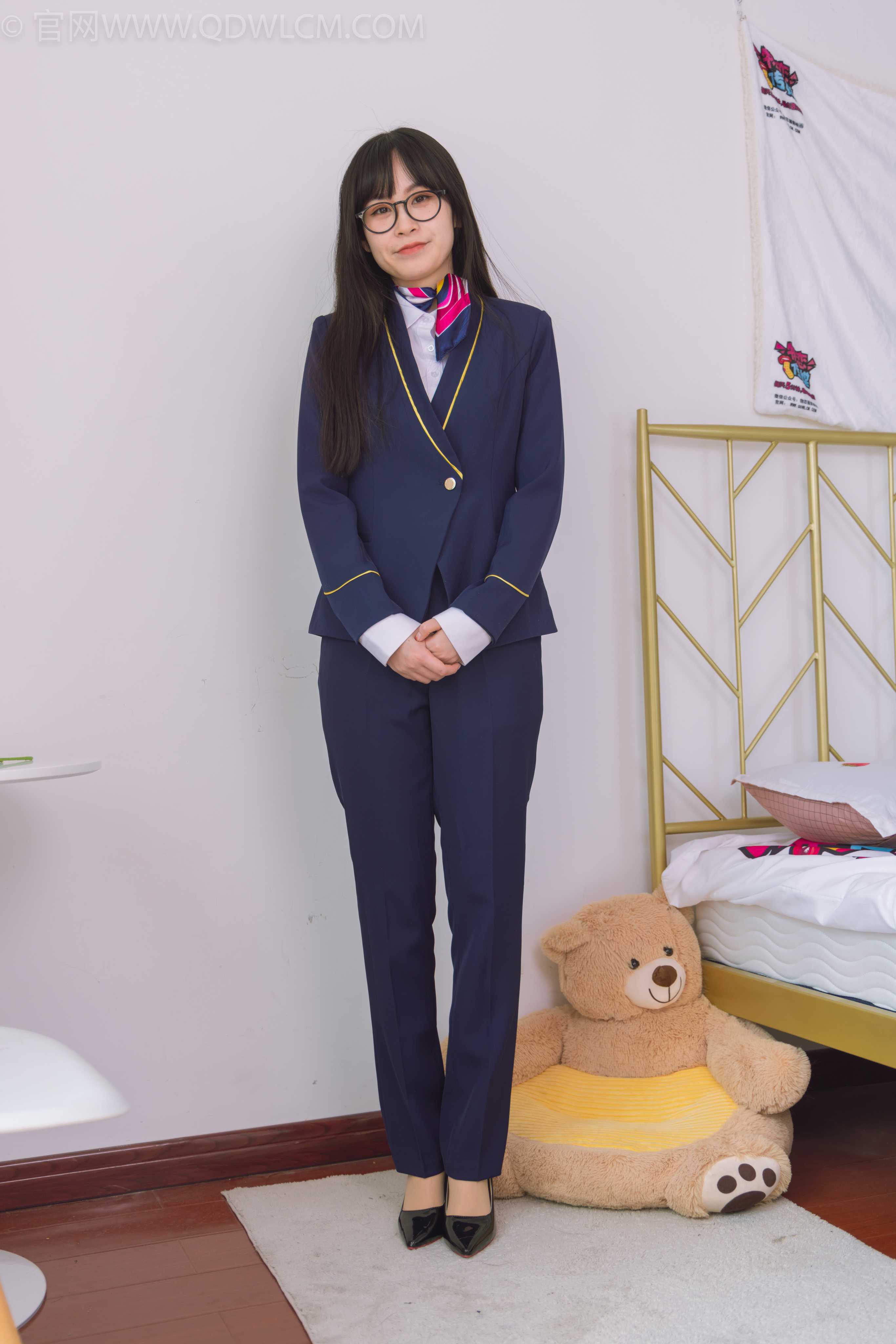 物恋传媒 NO.1500 兮兮-银行小秘书 [150P+1V／3.68GB]