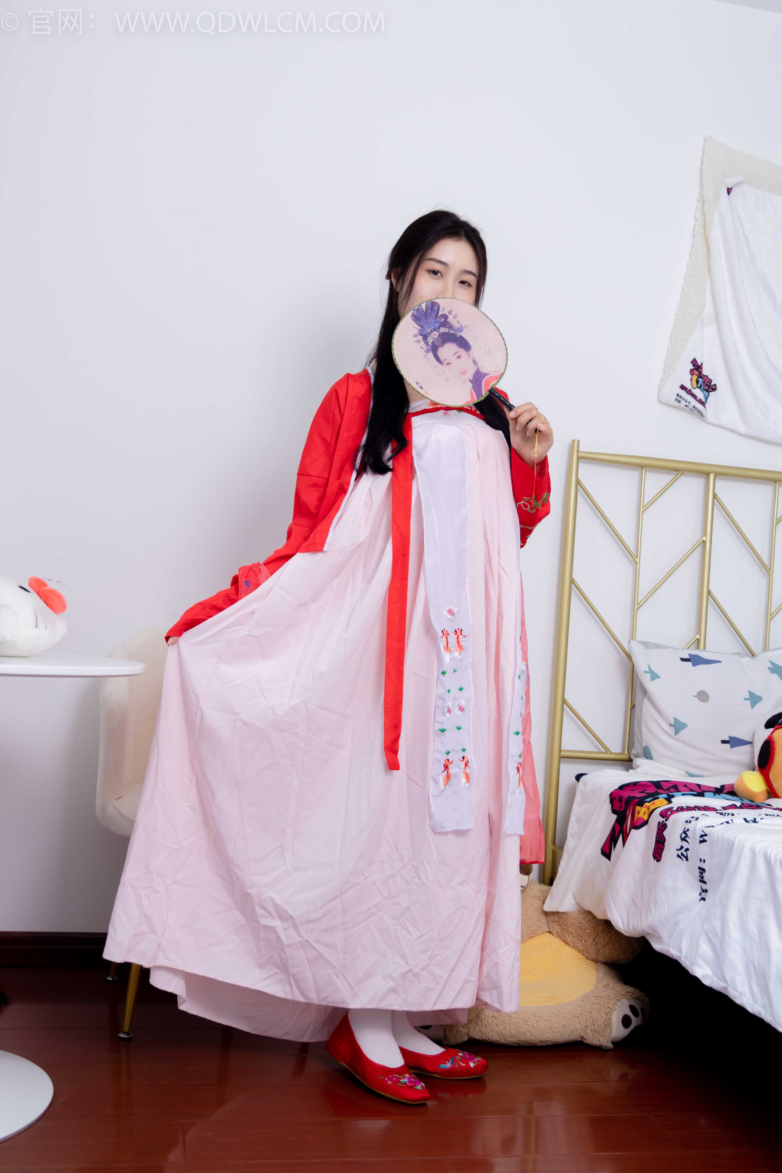 物恋传媒 NO.1872 绒绒-红衣飘飘 [180P-1V-3.84G]