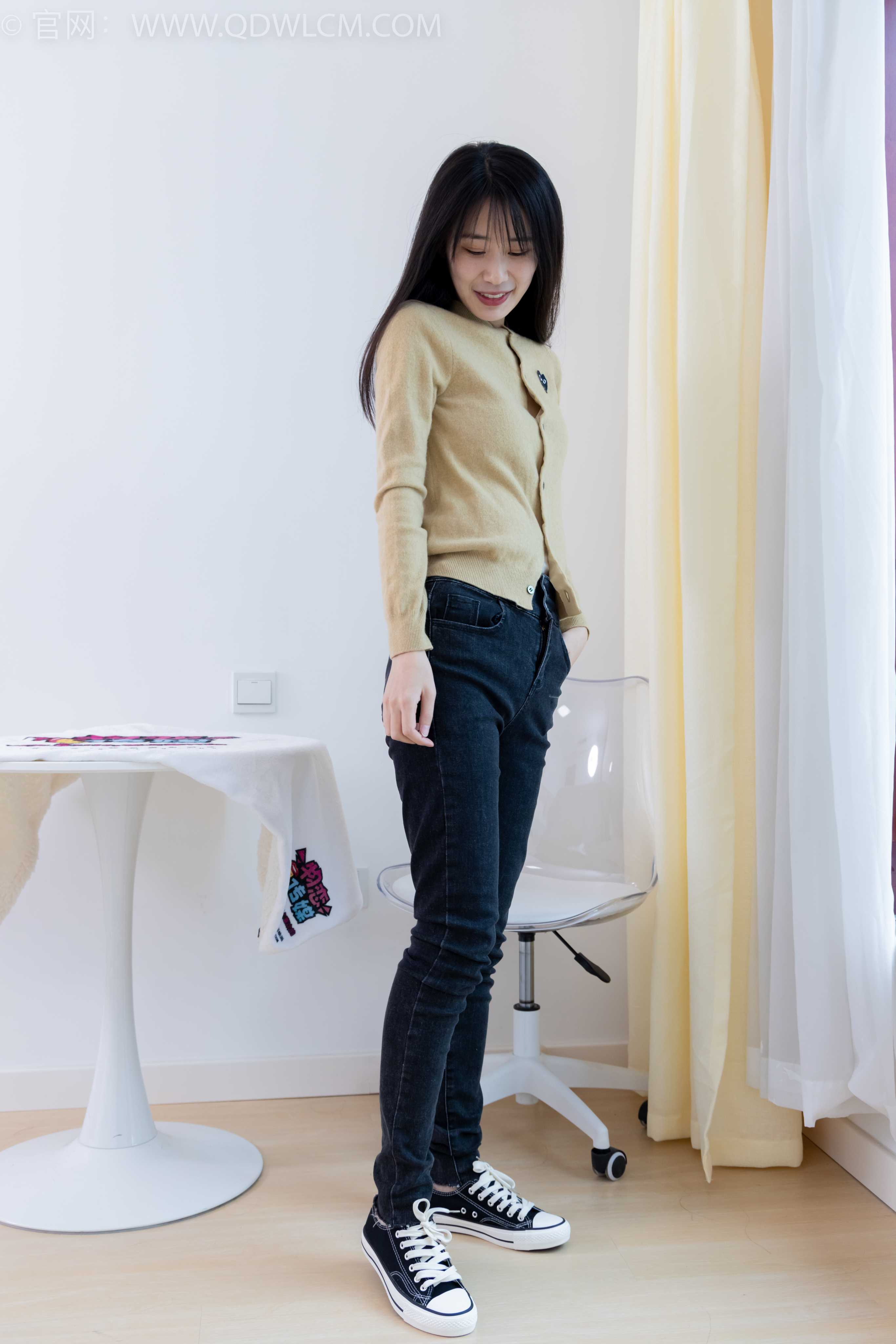 物恋传媒 NO.2033 菜菜-熟悉的面孔 [160P-1V-4.9G]