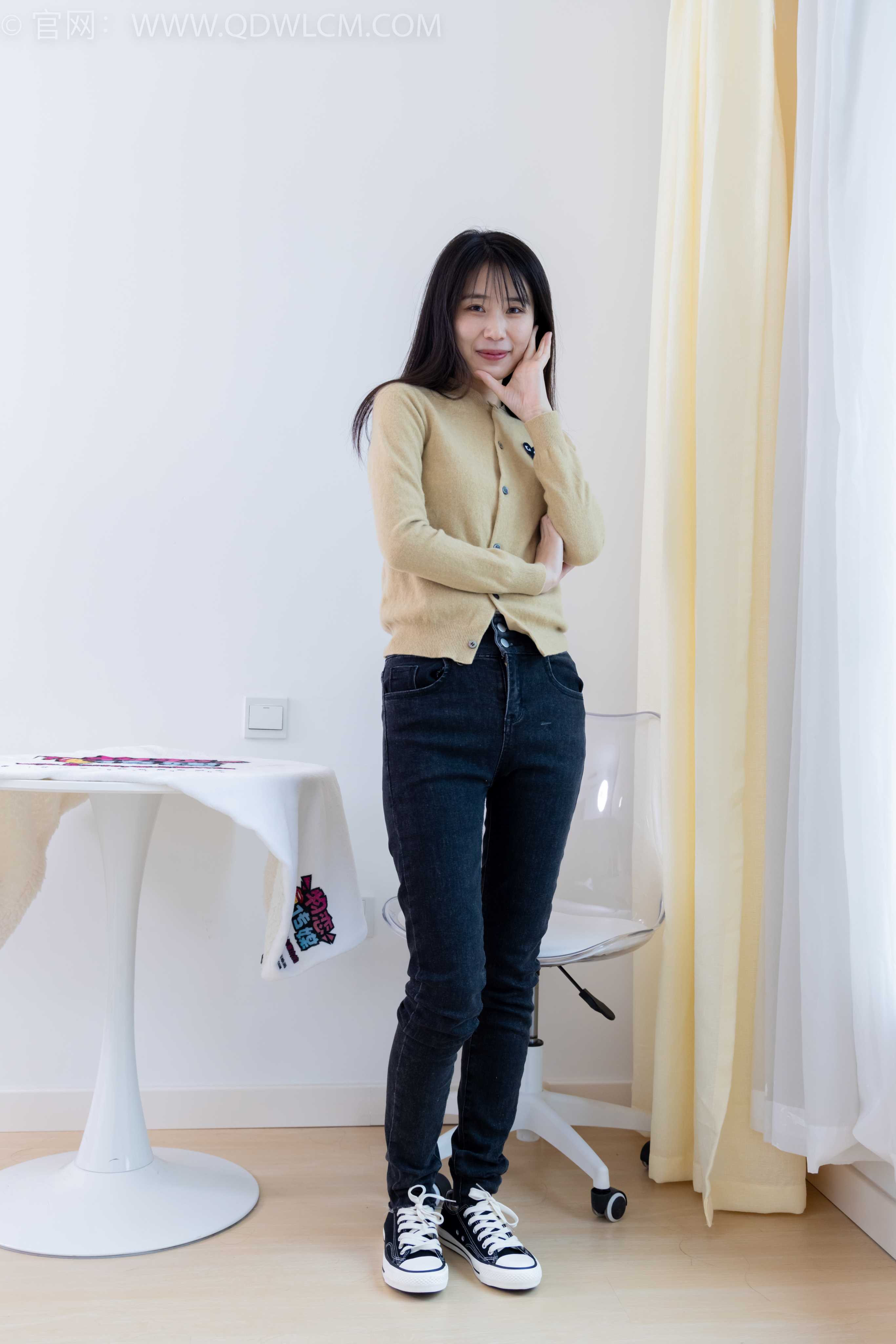 物恋传媒 NO.2033 菜菜-熟悉的面孔 [160P-1V-4.9G]