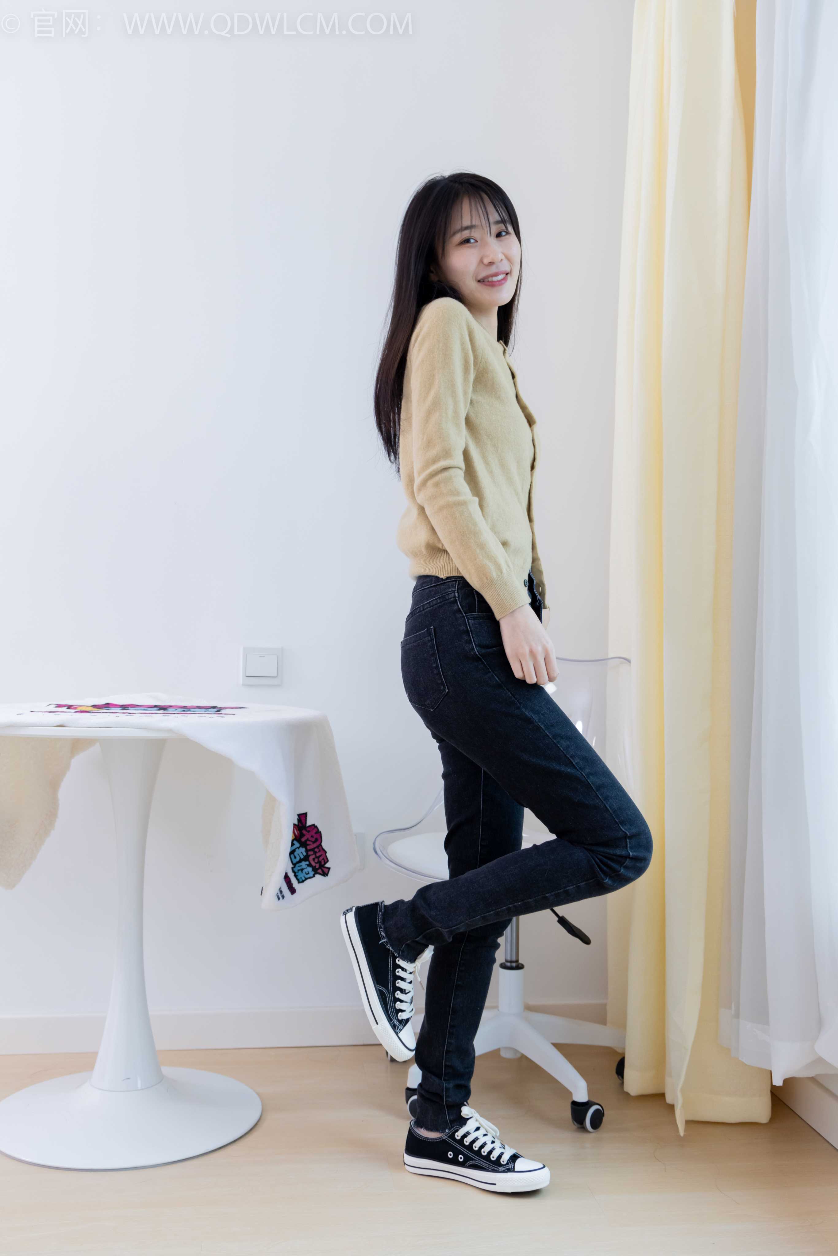 物恋传媒 NO.2033 菜菜-熟悉的面孔 [160P-1V-4.9G]