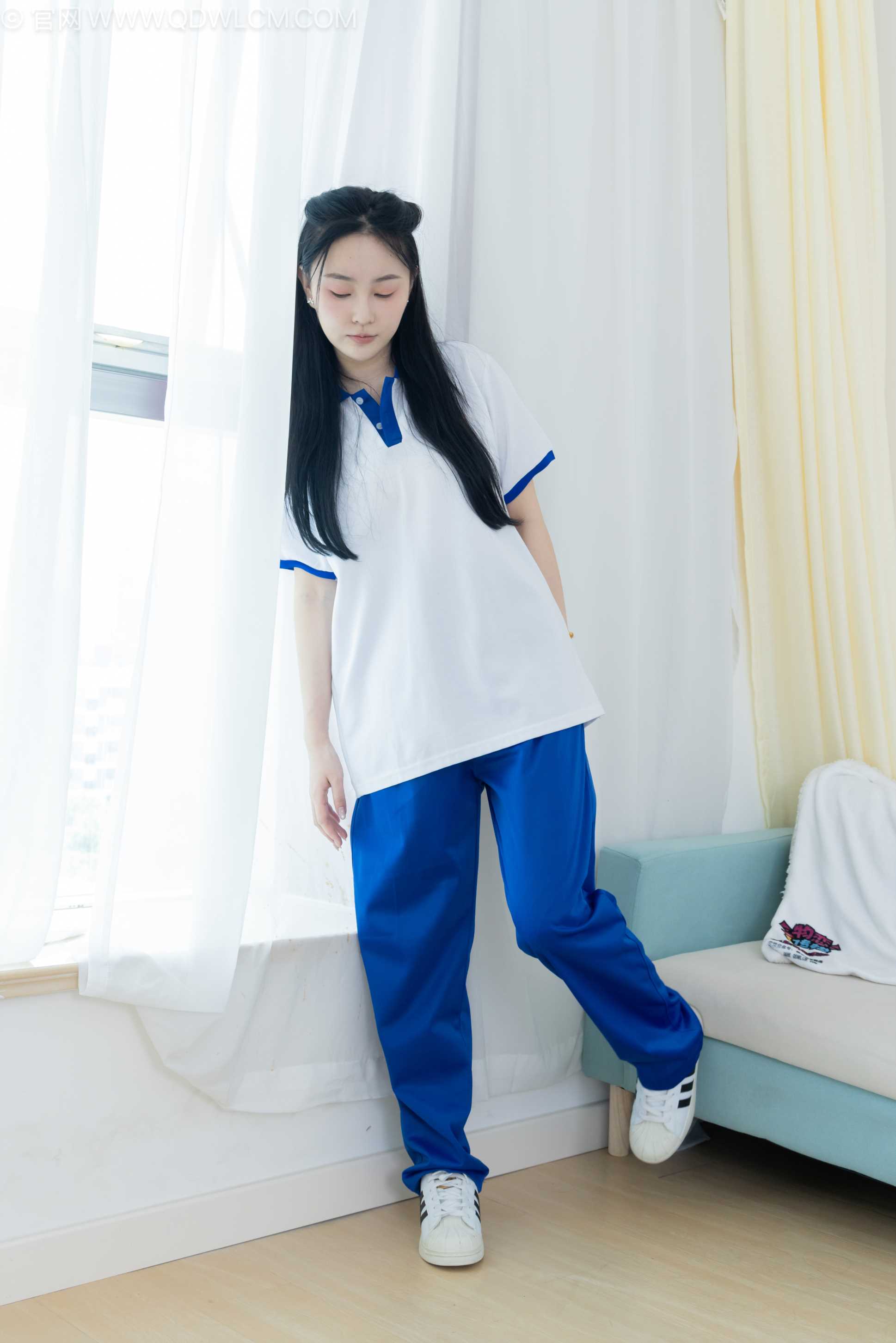 物恋传媒 NO.2241 美兔-板鞋、黑网袜、校服裤里丝[155P-1V-4.29G]