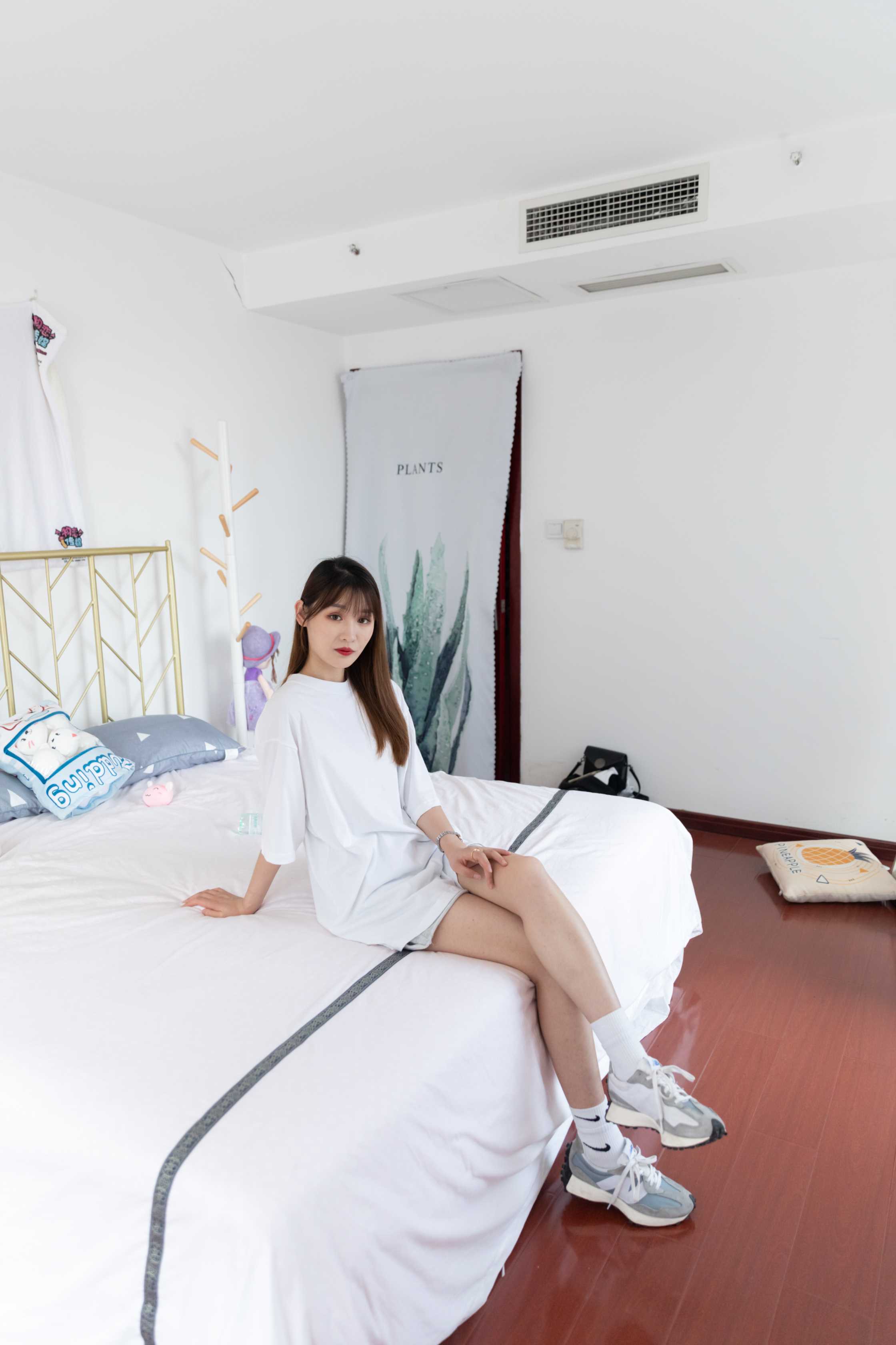 物恋传媒 NO.850 琪琪-月光倾城 [142P+1V／2.45GB]