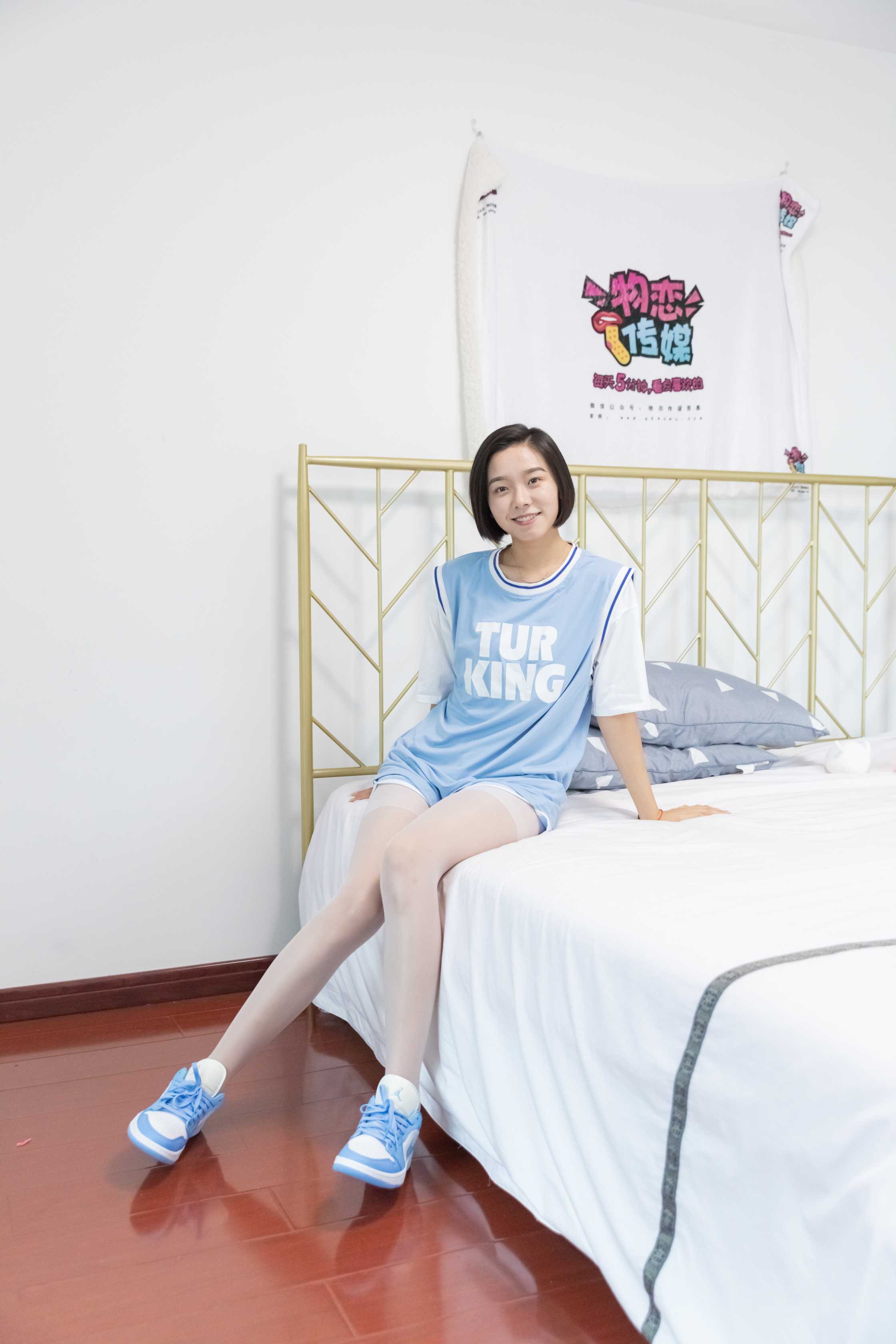 物恋传媒 NO.947期 小飞-记忆里的诗 [132P+1V／3.23GB]