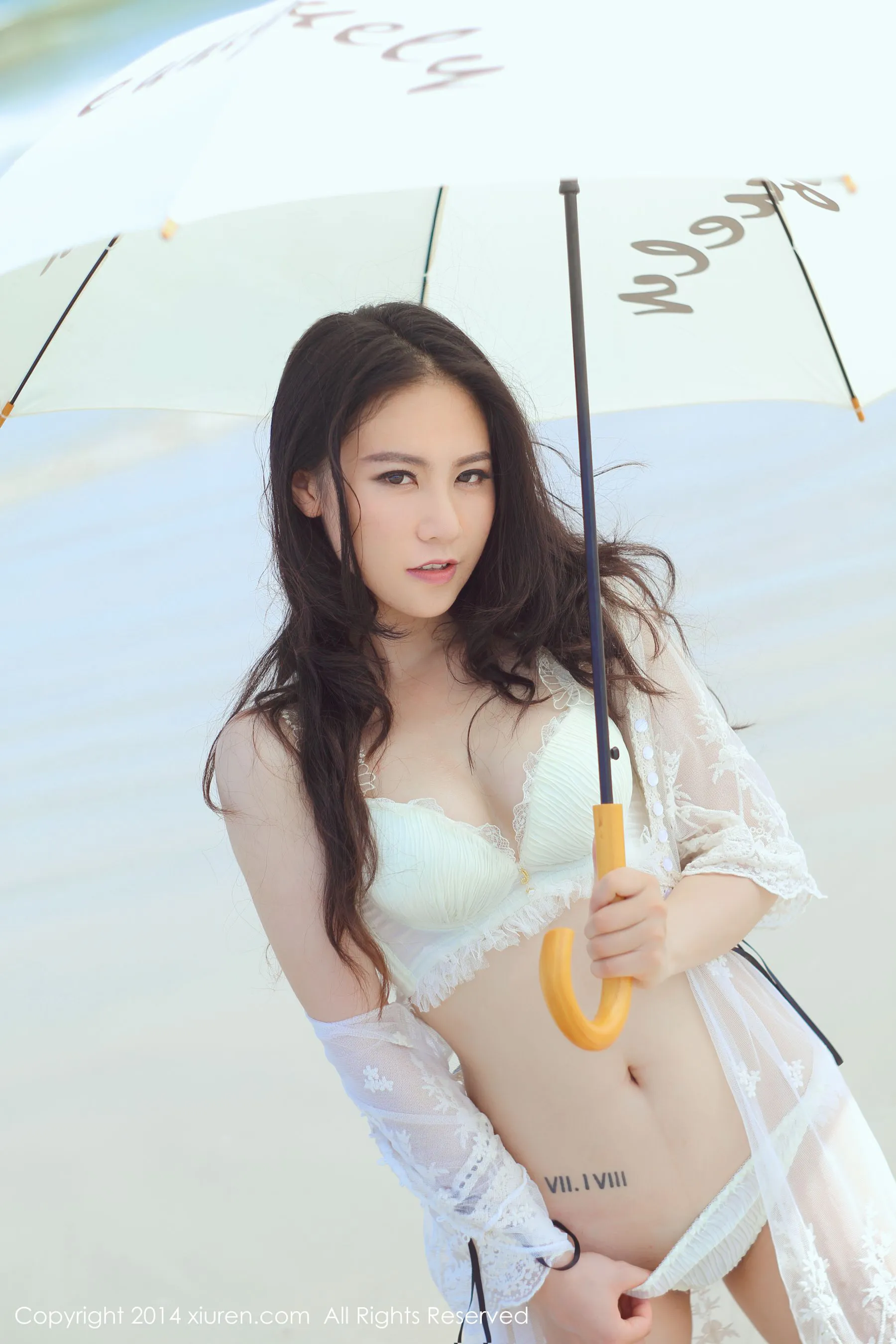 Sissi诗诗《户外海边+酒店室内混搭》 秀人网 No.160