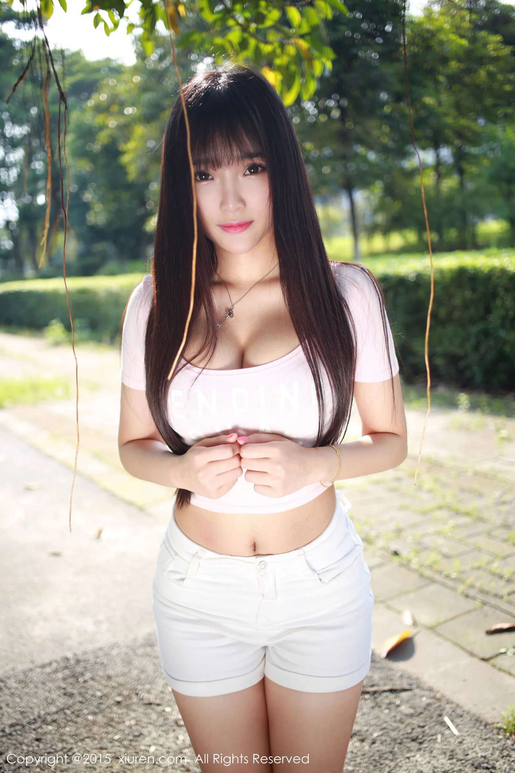 夏瑶baby《清新热裤妹子外拍》 秀人网 No.345