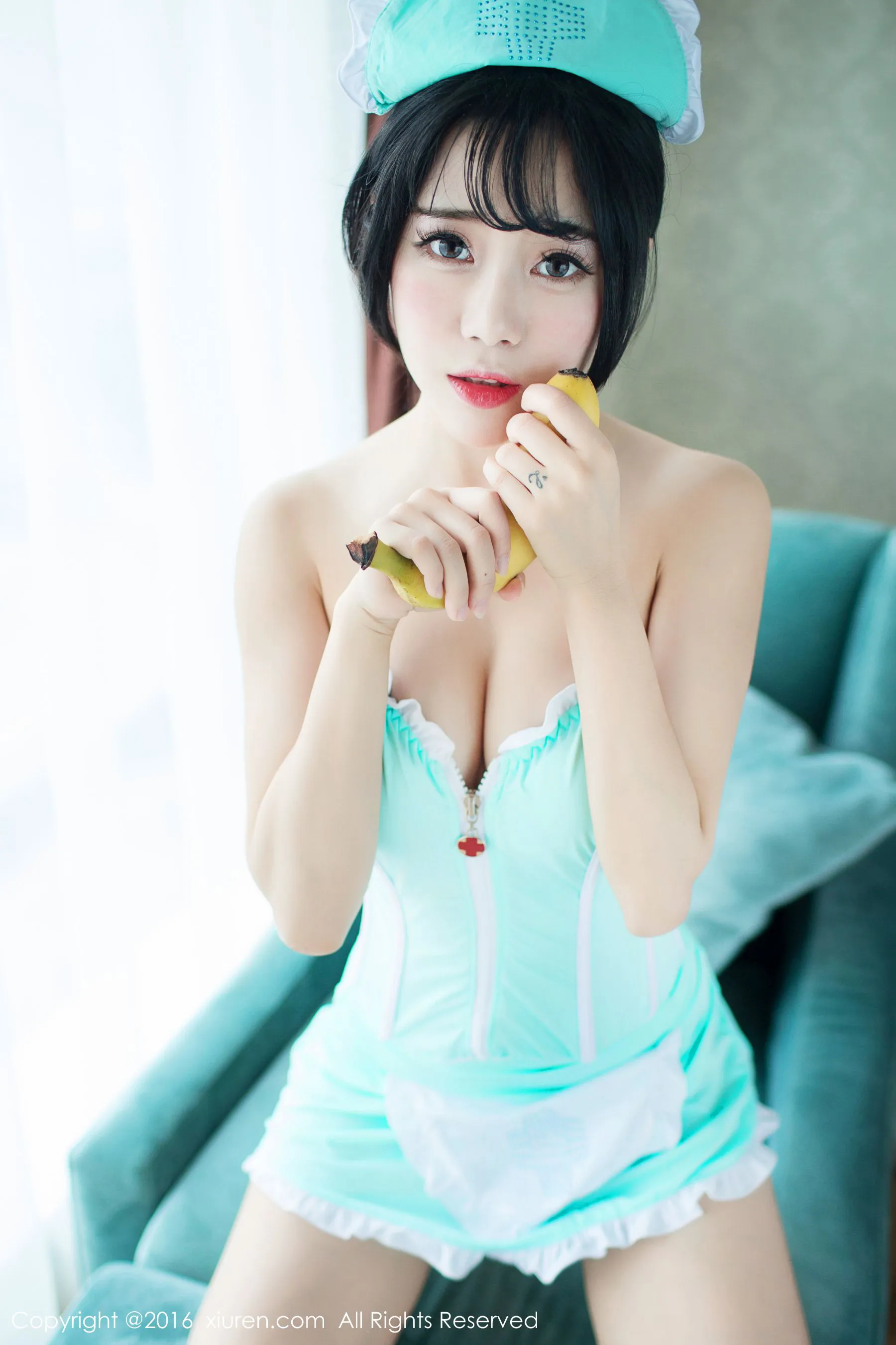 兜豆靓Youlina《香蕉小护士》 秀人网 No.550