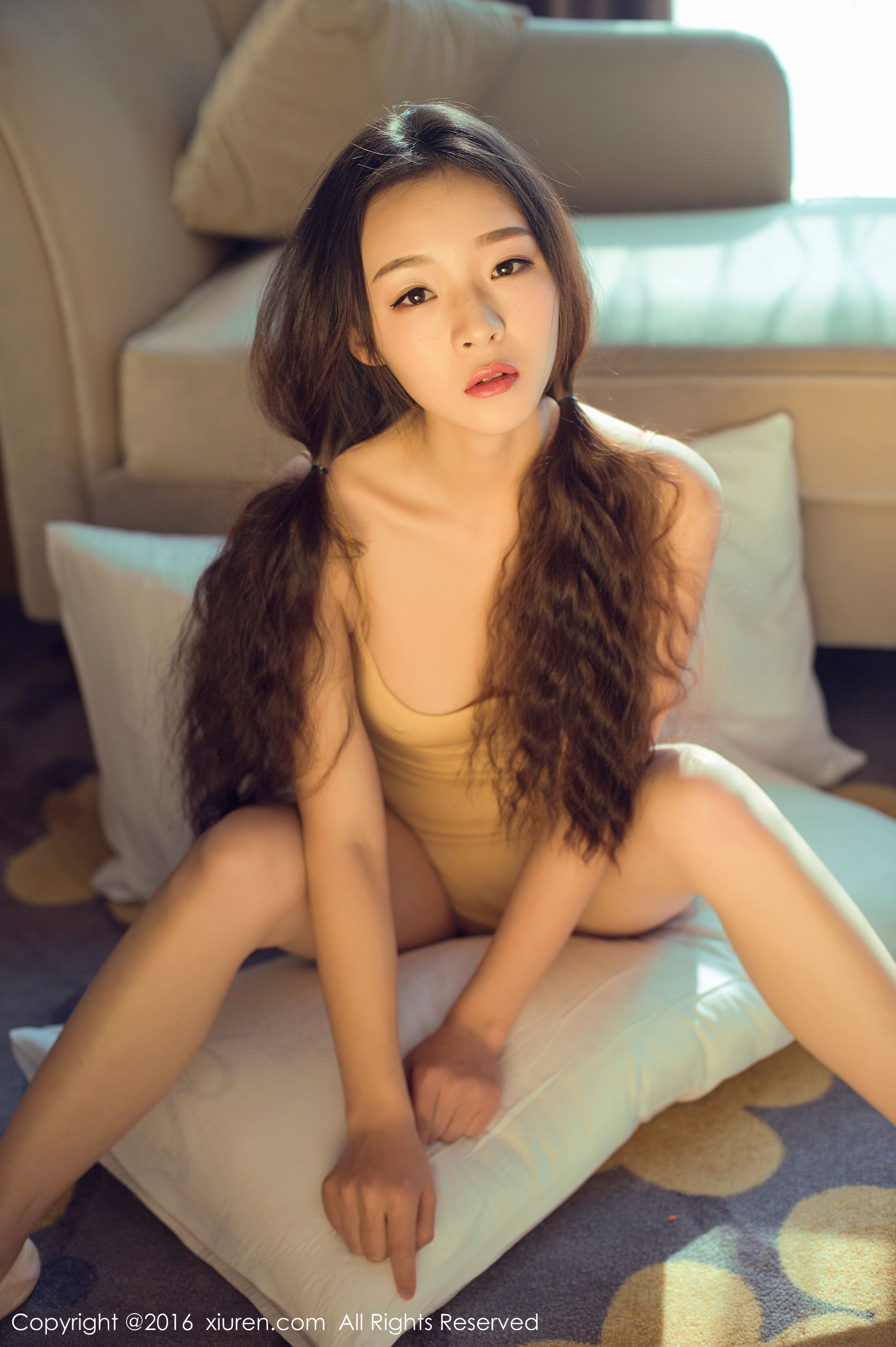 尤Una娜《天然无公害的原装少女》 秀人网 No.648