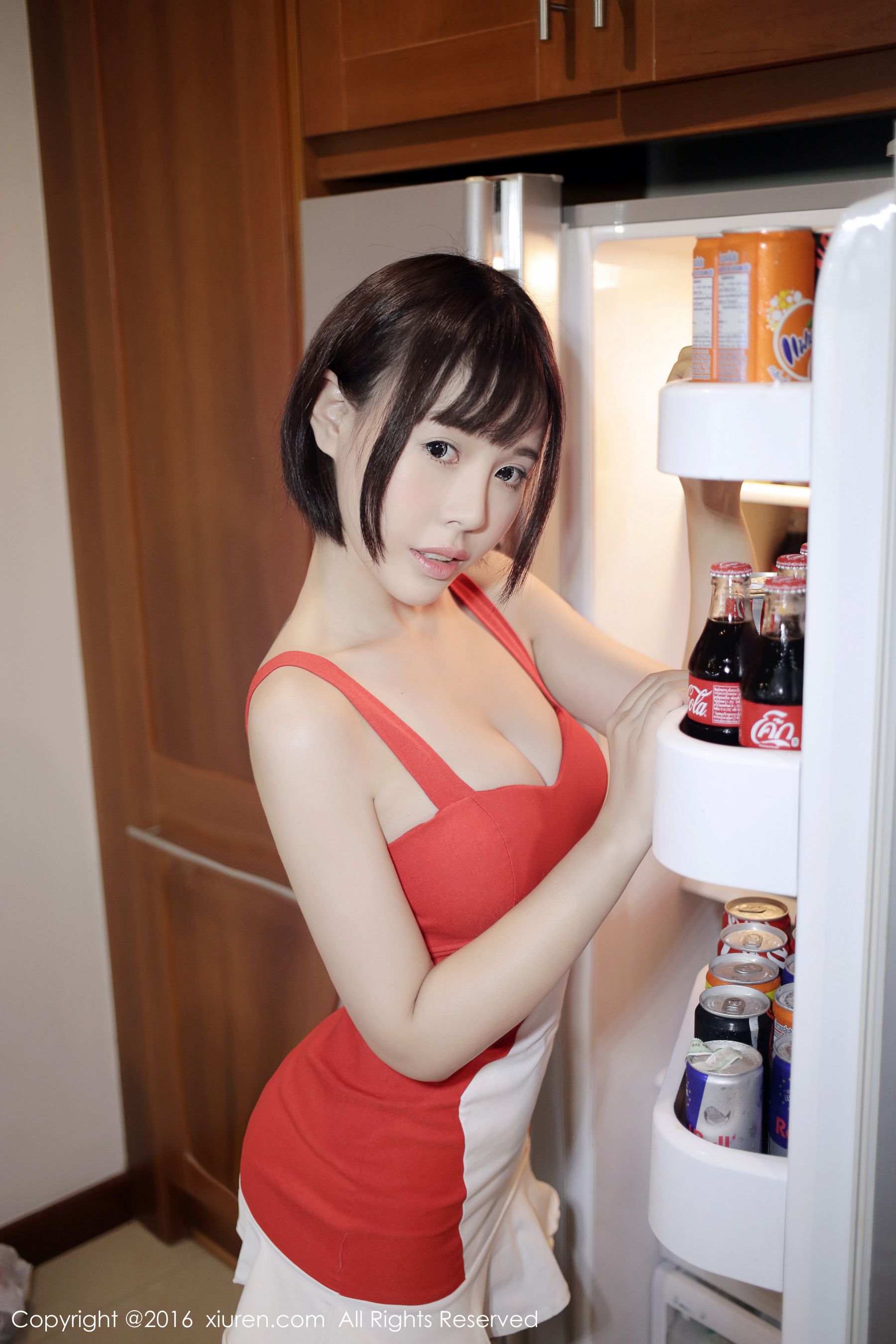 Evelyn艾莉《小红裙》 秀人网 No.665