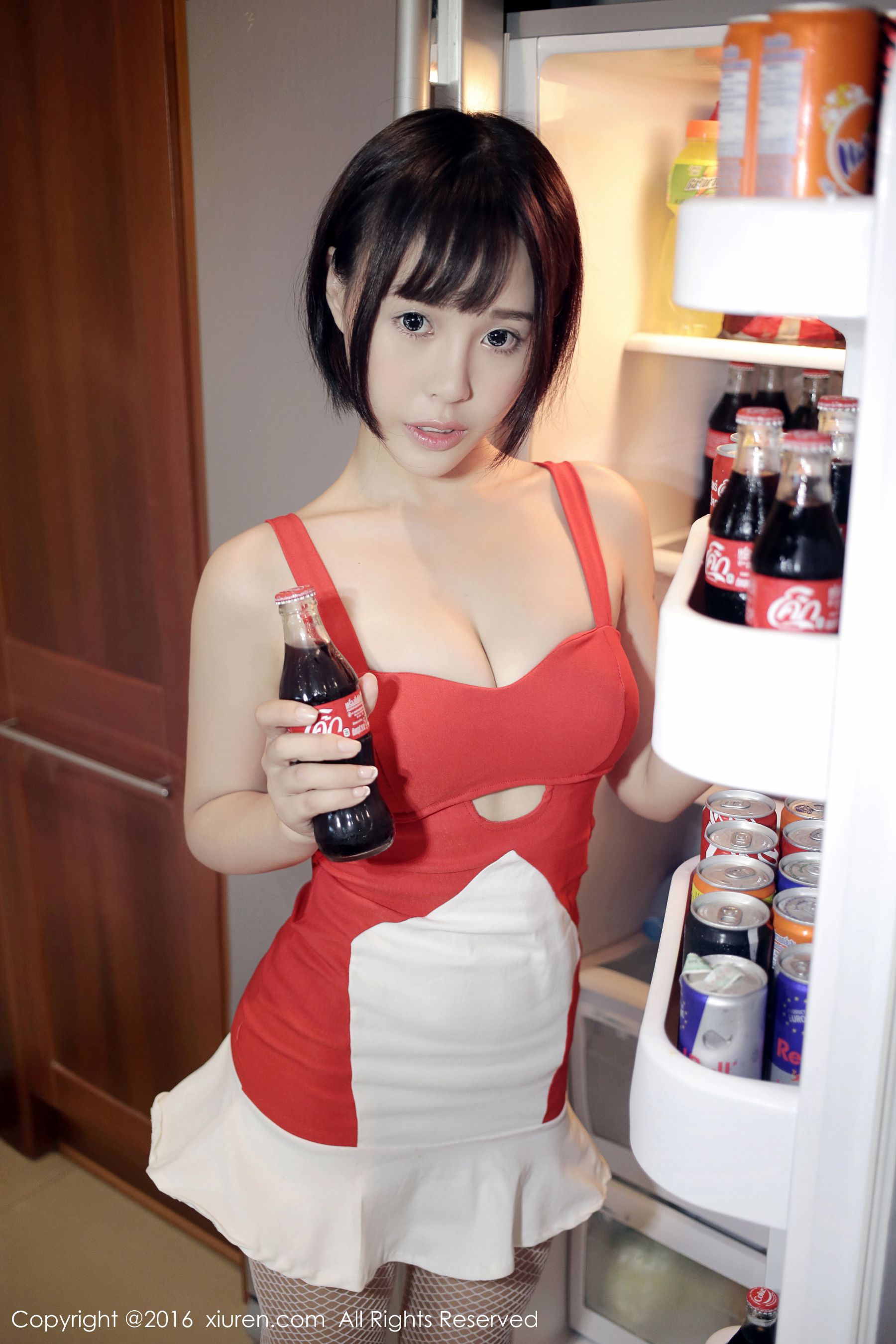 Evelyn艾莉《小红裙》 秀人网 No.665
