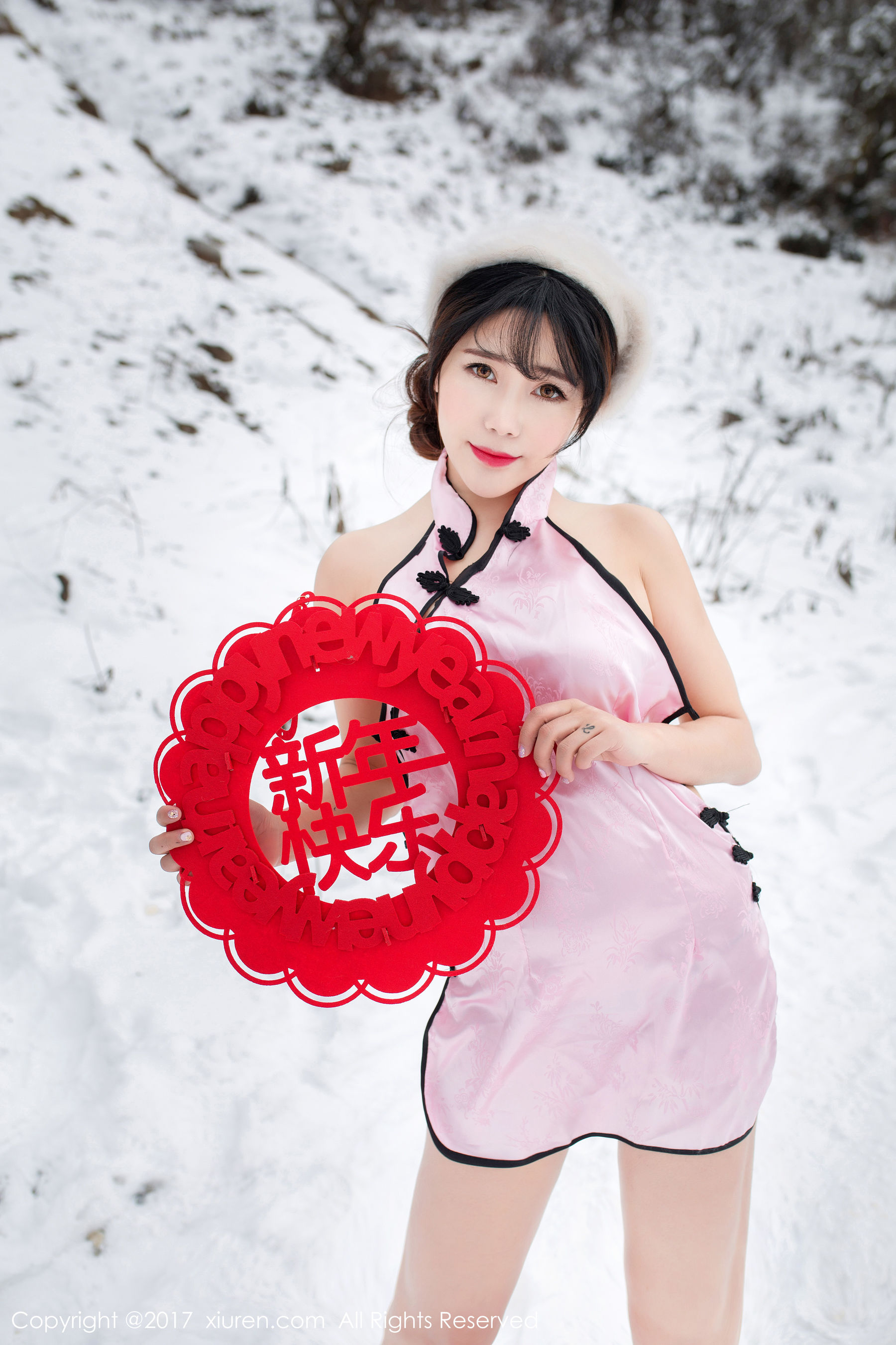 兜豆靓Youlina《新年贺岁》 秀人网XIUREN No.686