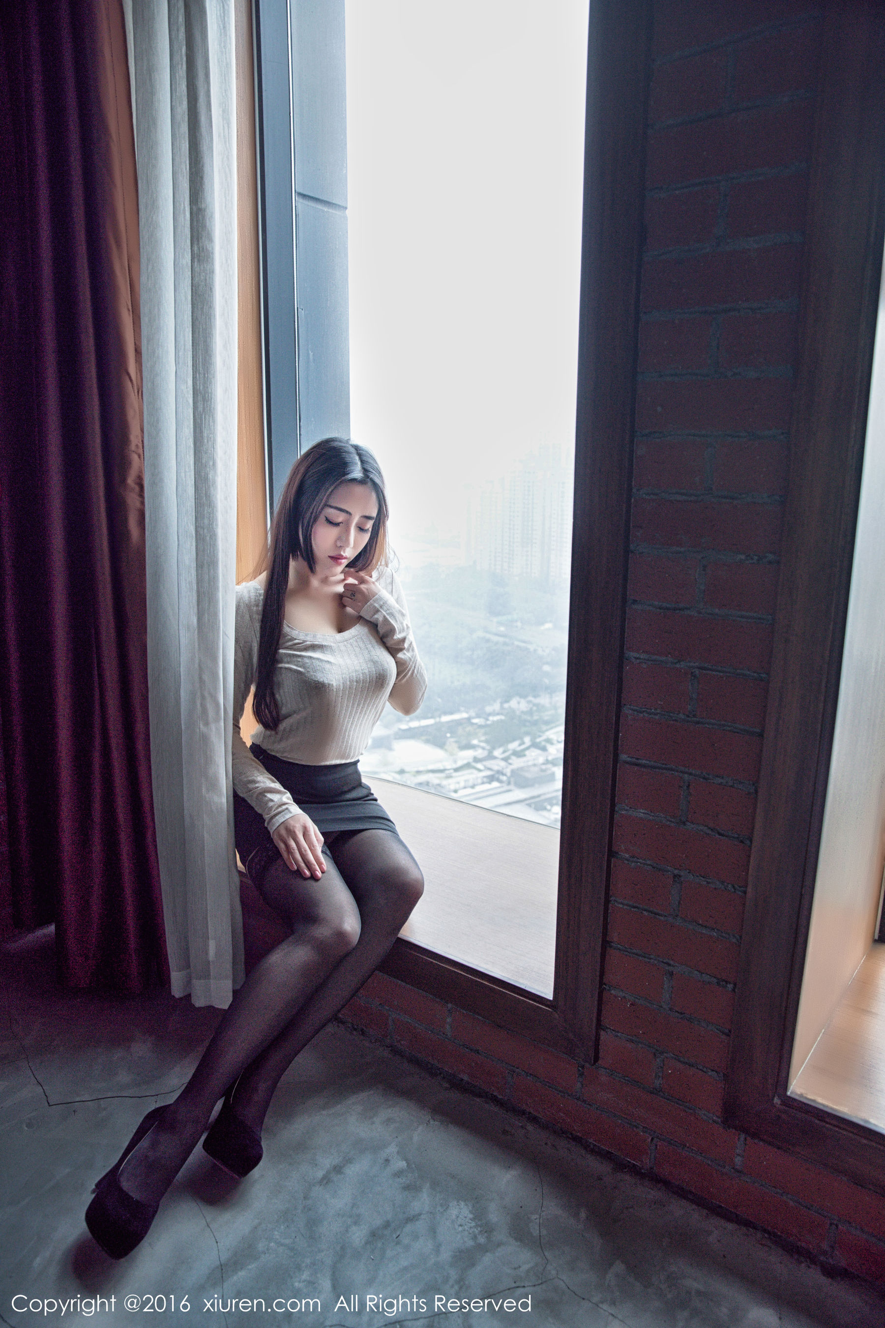 兜豆靓Youlina《黑丝制服束缚》 秀人网XIUREN No.733