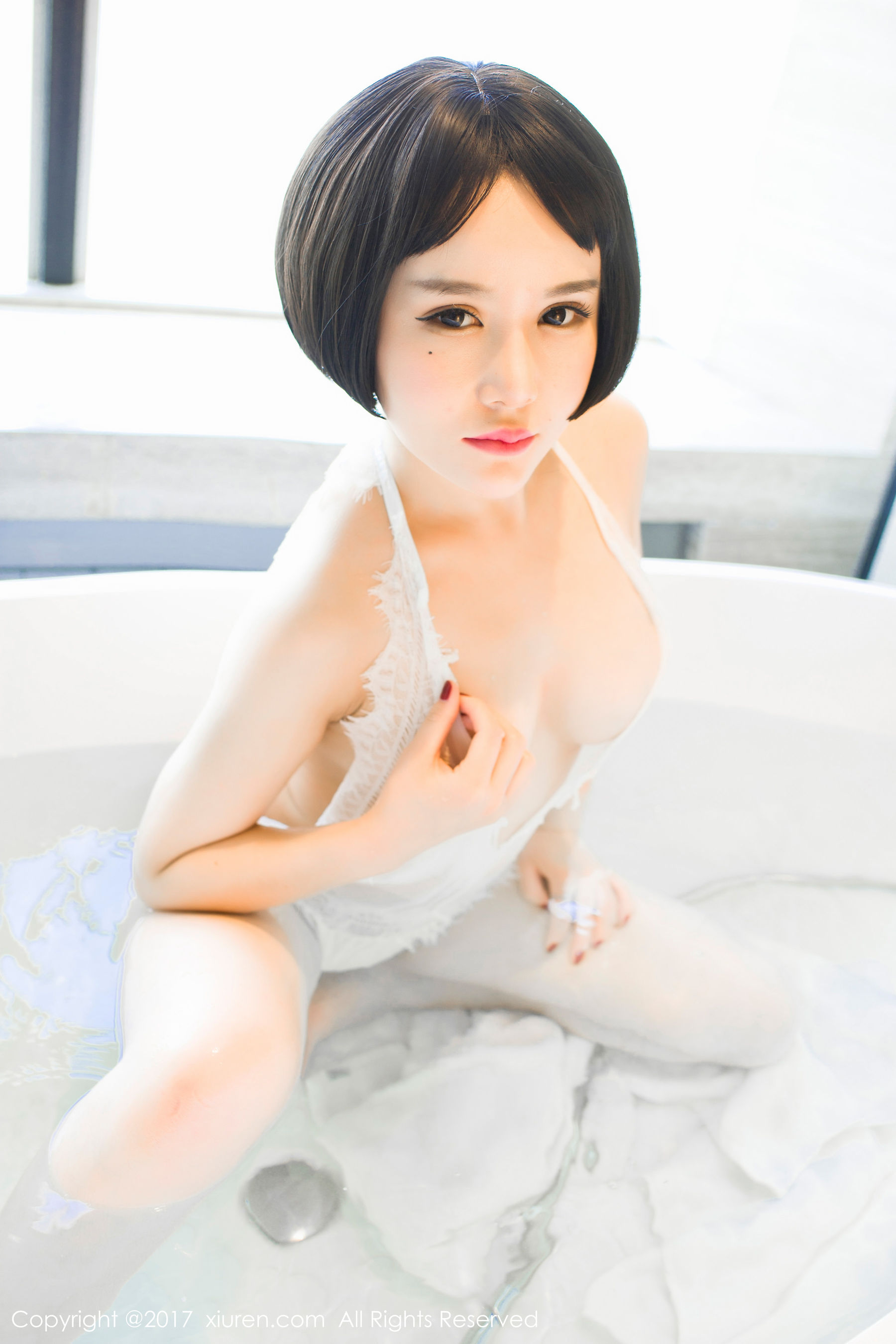 佑熙《蕾丝浴缸湿身+粉色绣花内衣》 秀人网XIUREN No.770