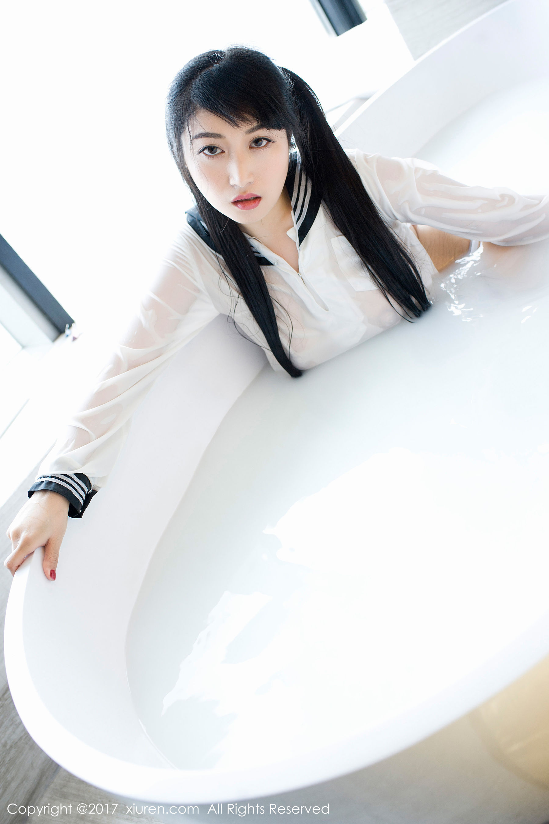 盼盼龙女sunny《牛奶浴学生装+透明学生装+黑色乳贴》 秀人 NO.853