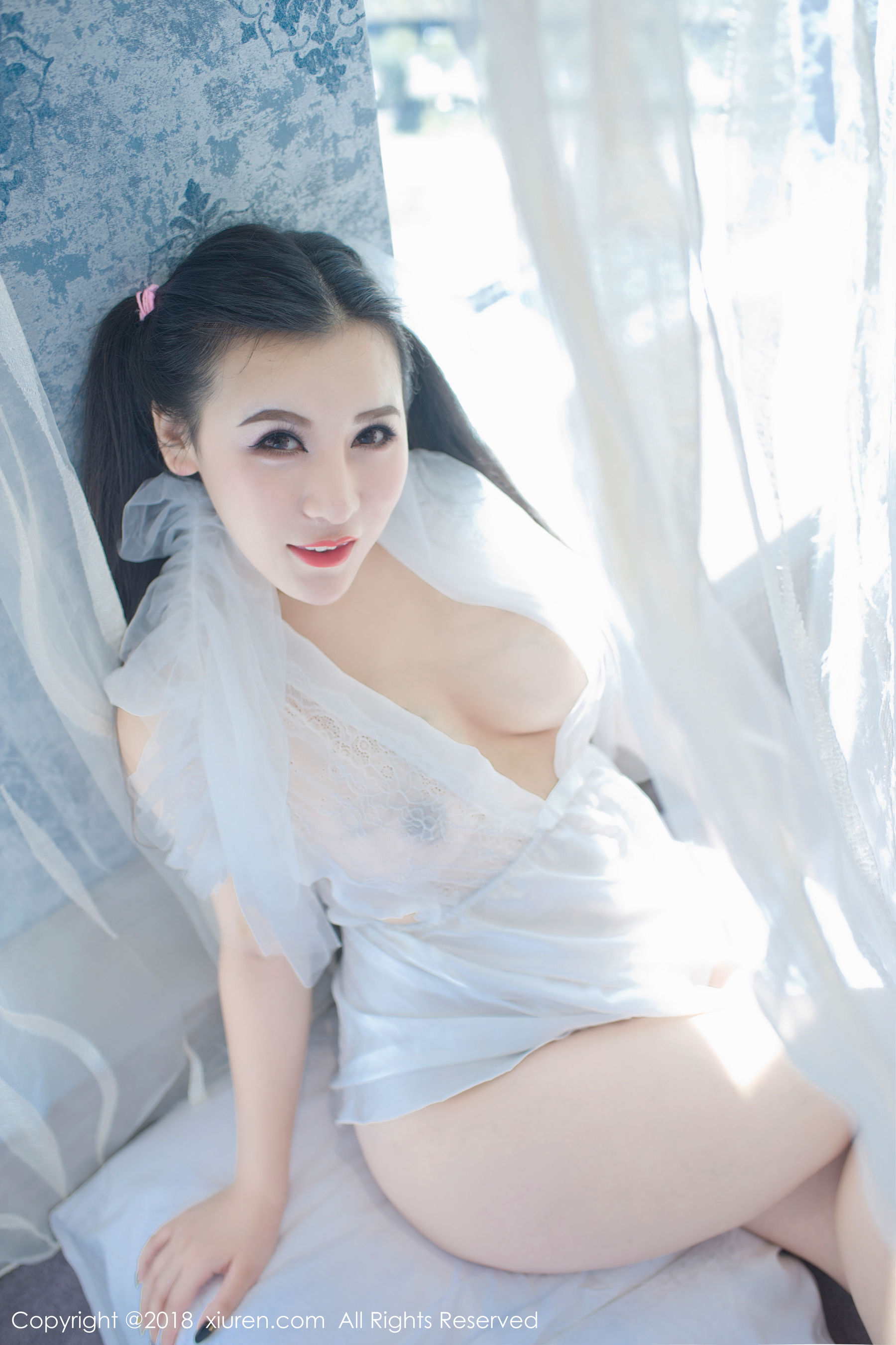 MODEL伊若《蕾丝开胸睡衣和蓝色死库水》 XiuRen 秀人网 No.1034