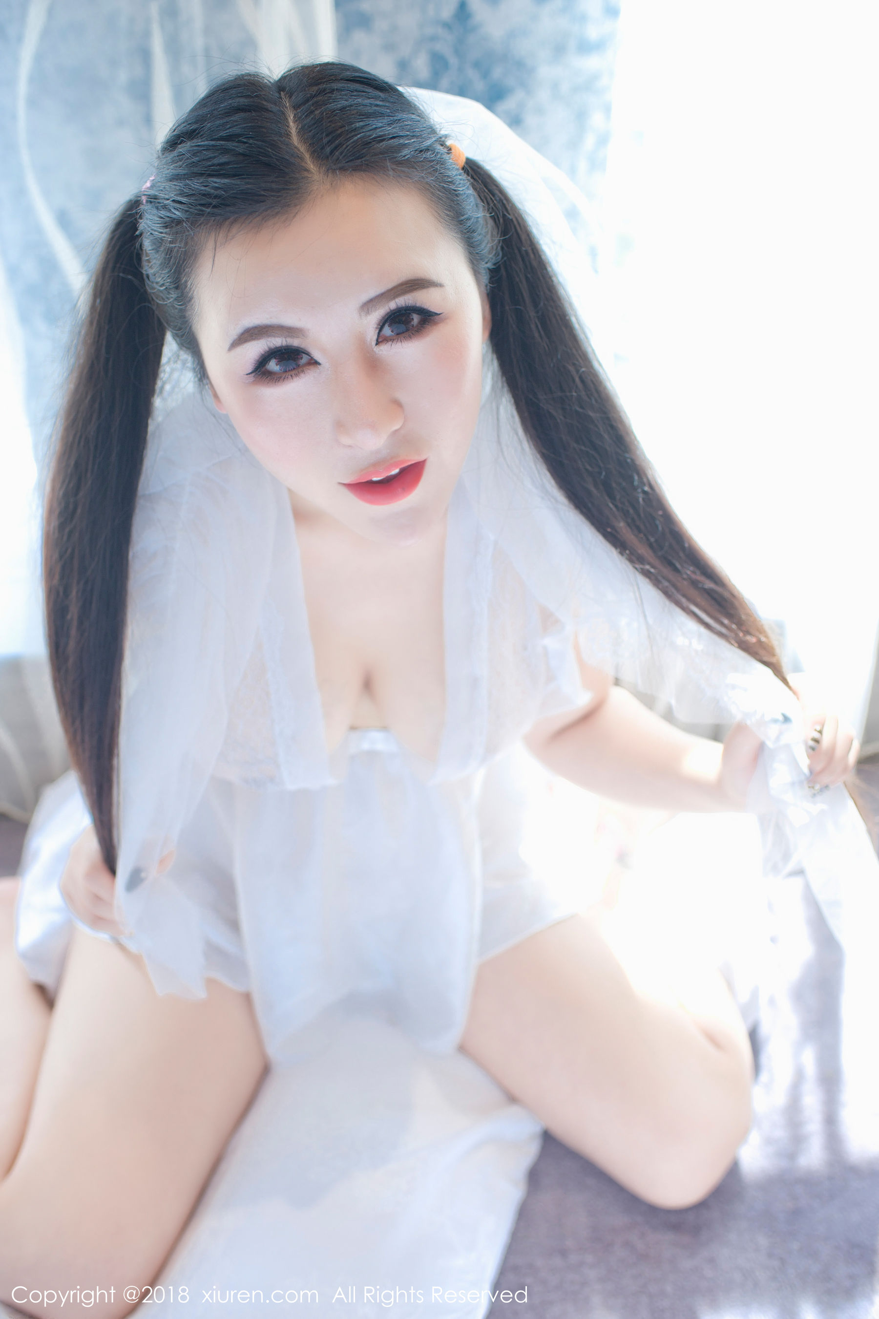 MODEL伊若《蕾丝开胸睡衣和蓝色死库水》 XiuRen 秀人网 No.1034