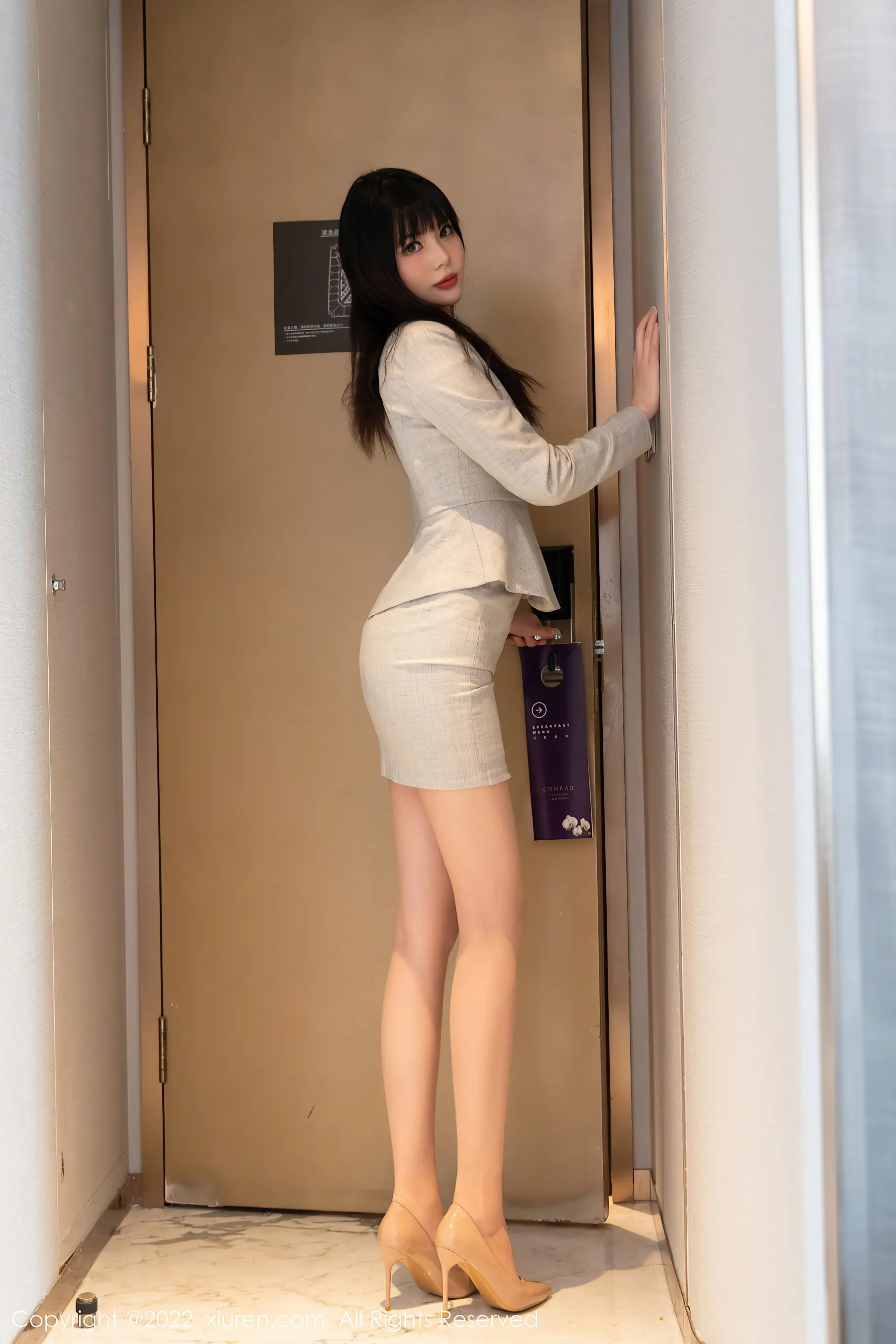 秀人网 No.4689 Arude薇薇 丝袜美腿短裙写真