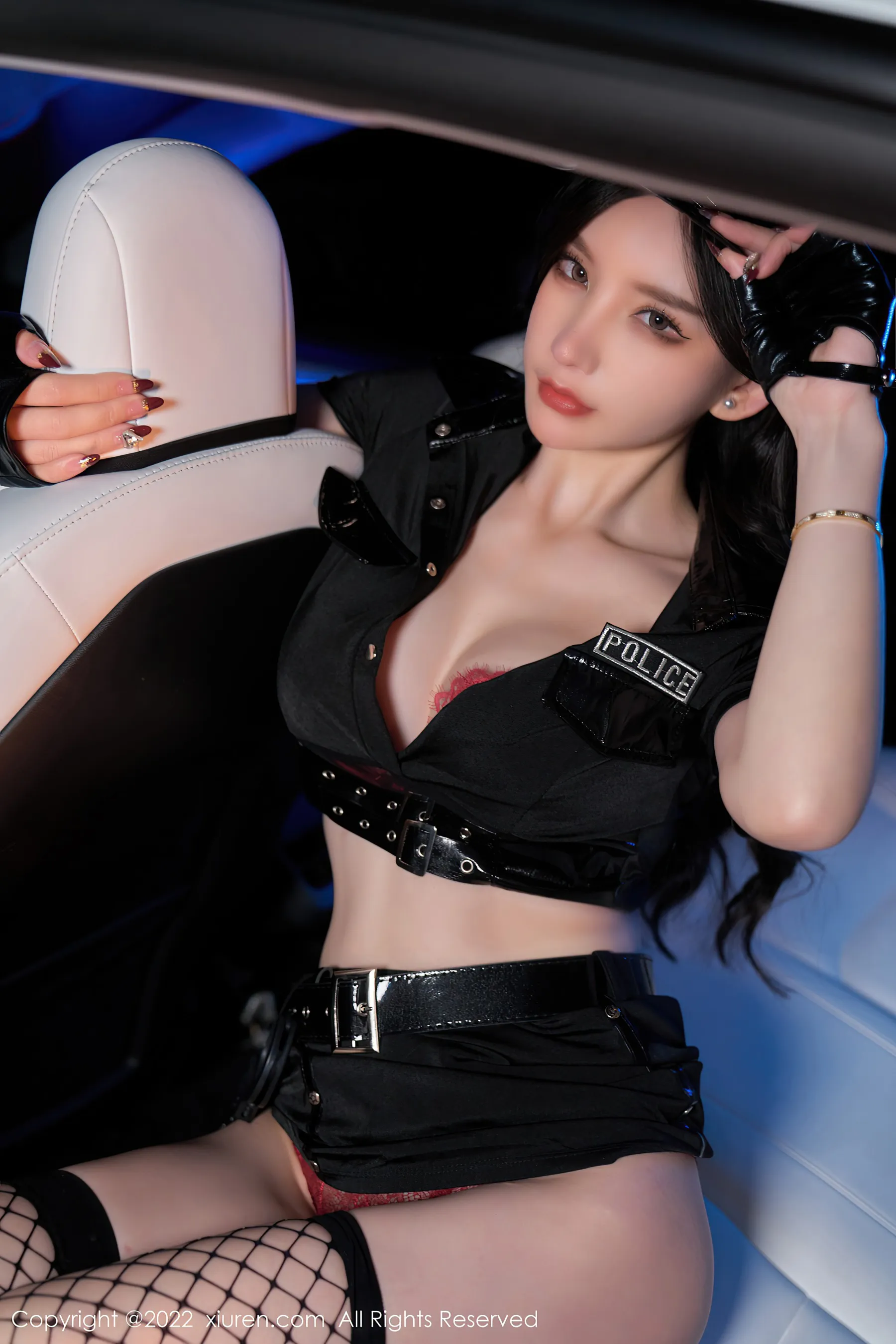 秀人网 No.4741 周于希Sally 黑丝美腿女警制服