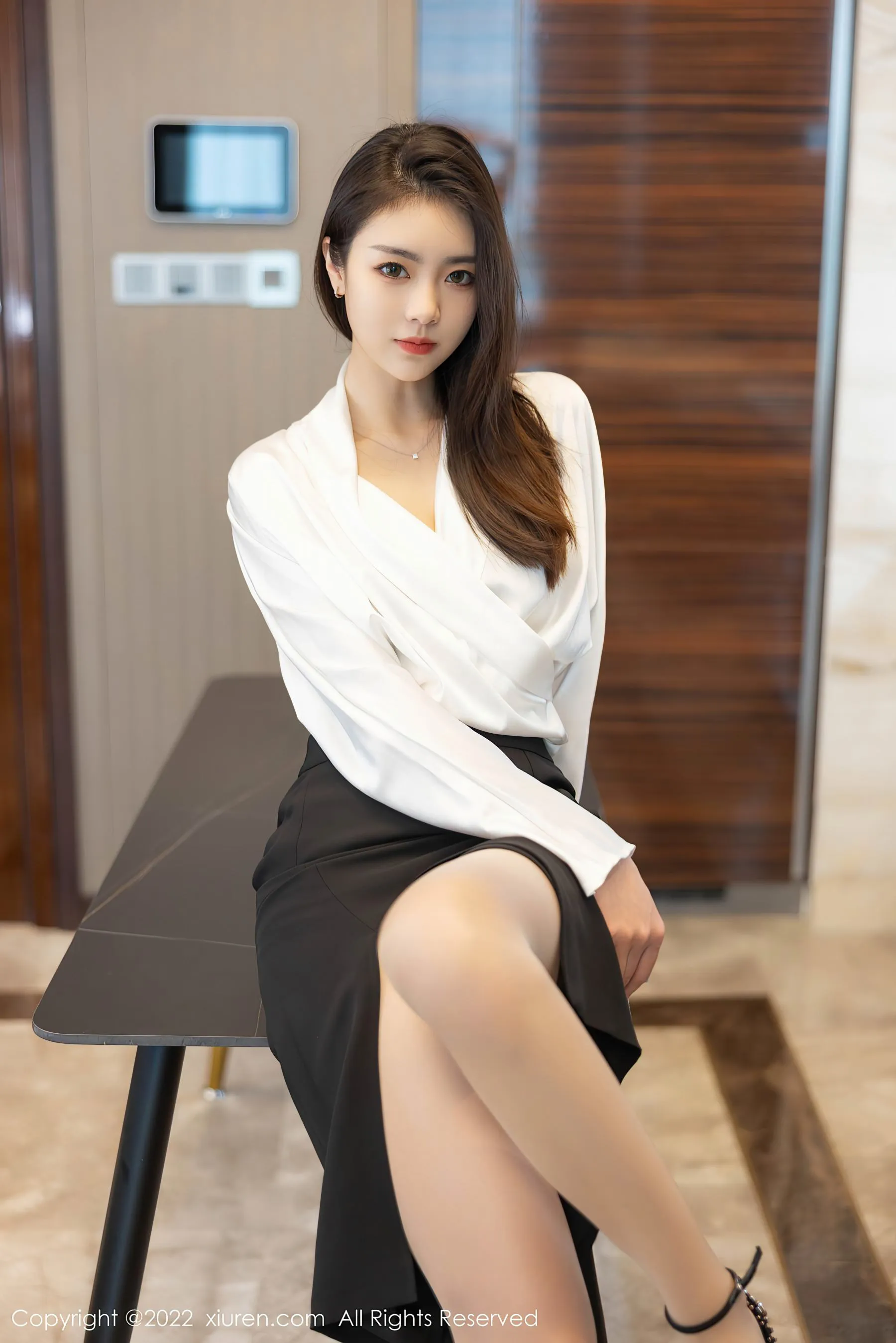 秀人网 No.4869 可樂Vicky 长发美女丝袜美腿写真