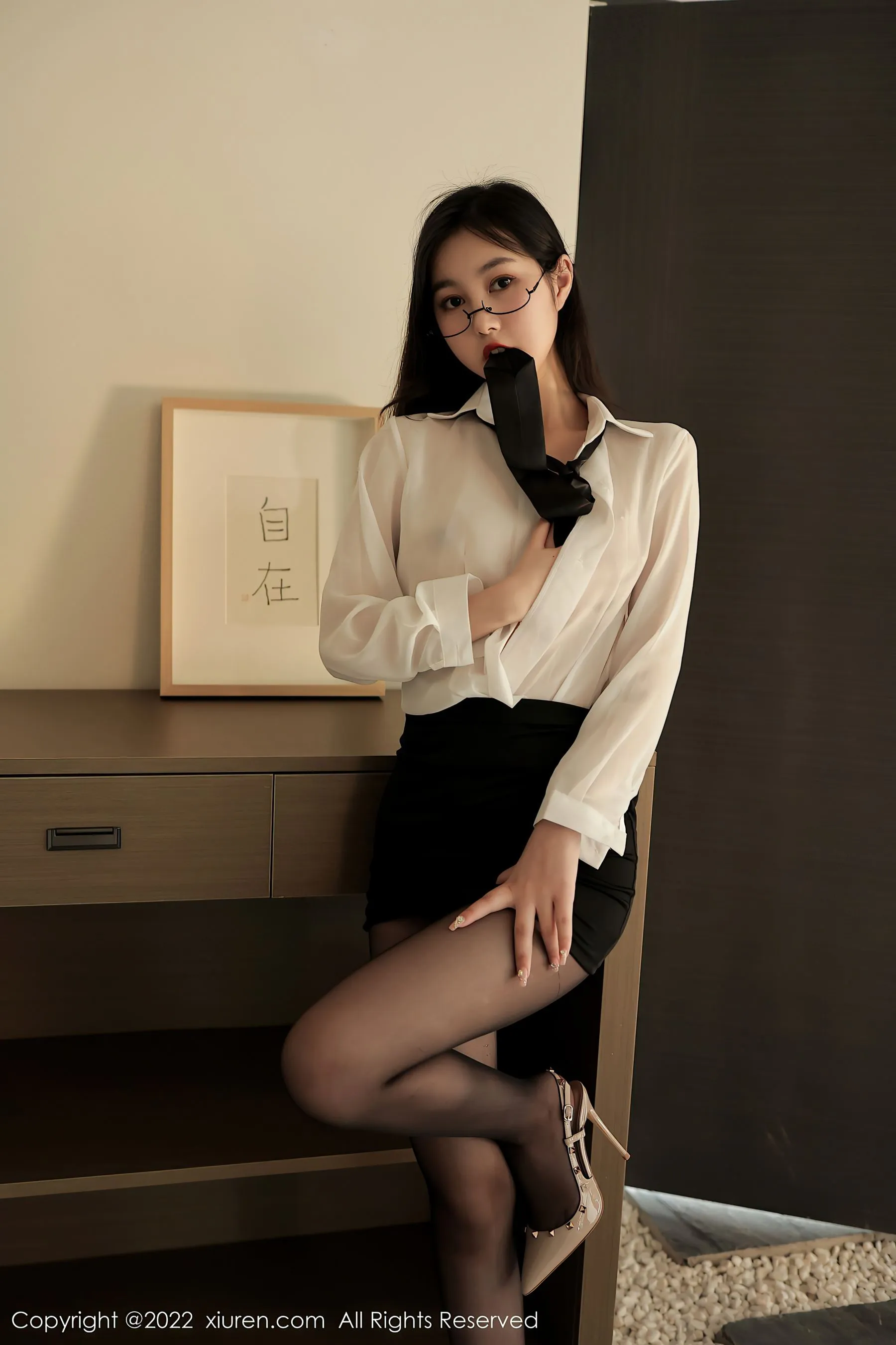 秀人网 No.5117 谢晚晚 黑丝美腿