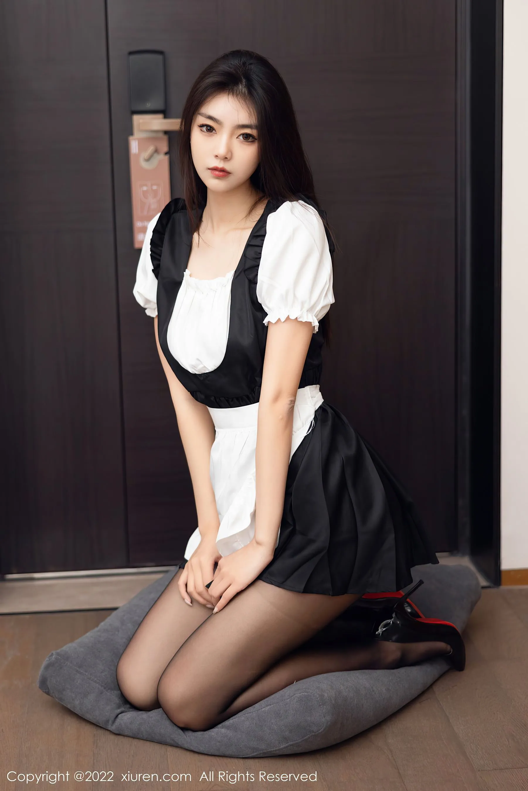 秀人网 No.5706 可樂Vicky 黑丝美腿