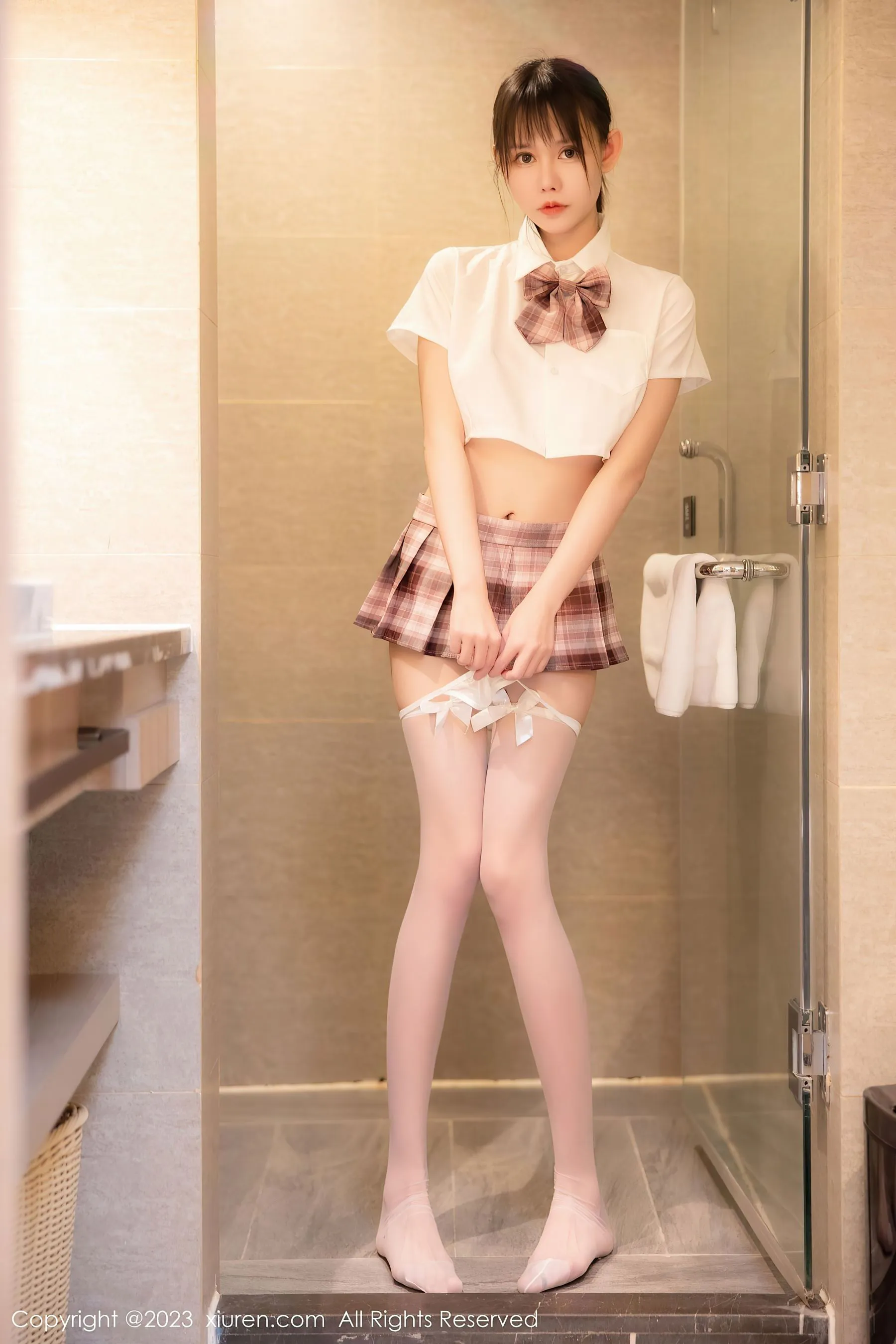 秀人网 No.6200 甜佳佳 格子裙丝袜