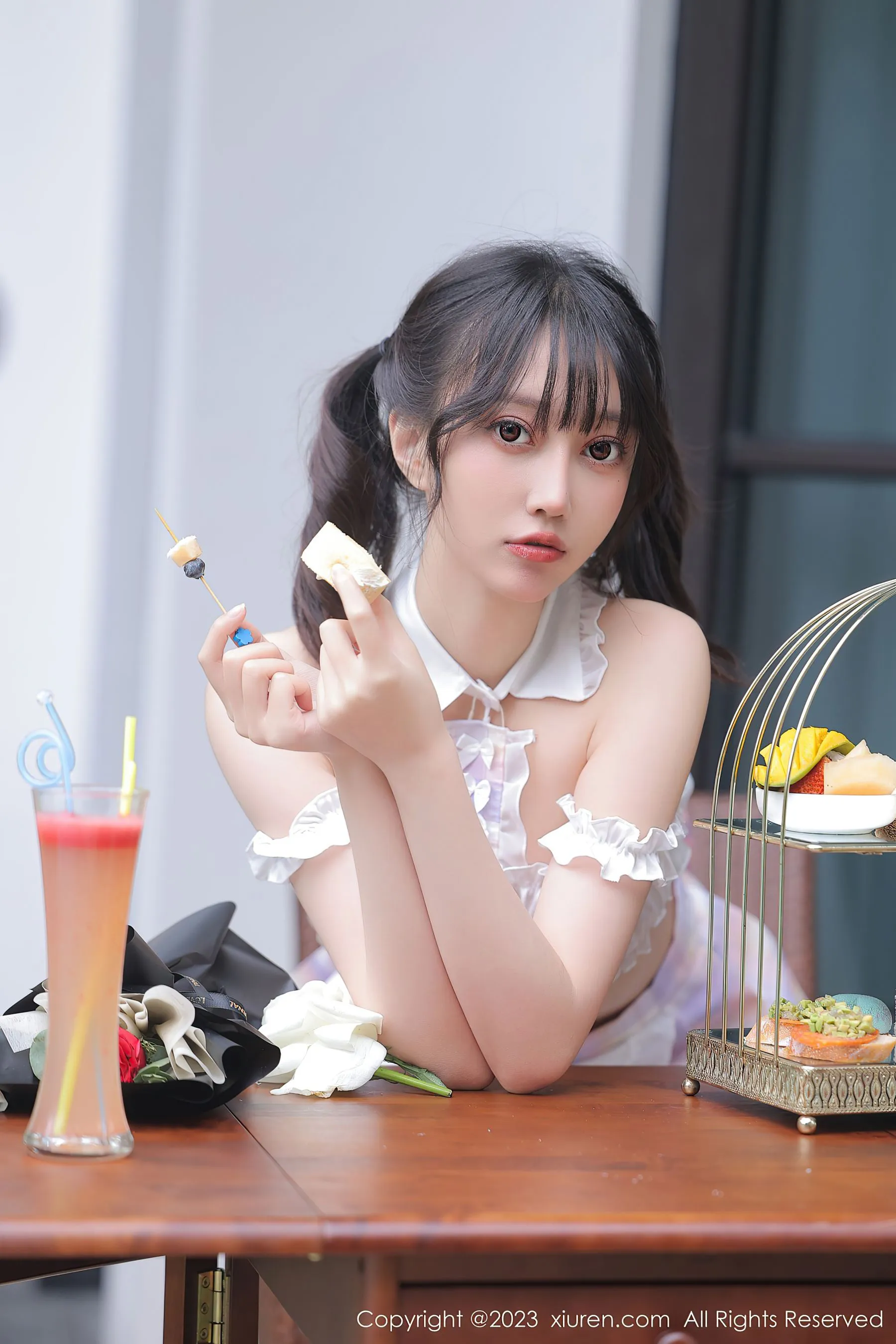 秀人网 No.6392 玥儿玥er 女仆服美腿