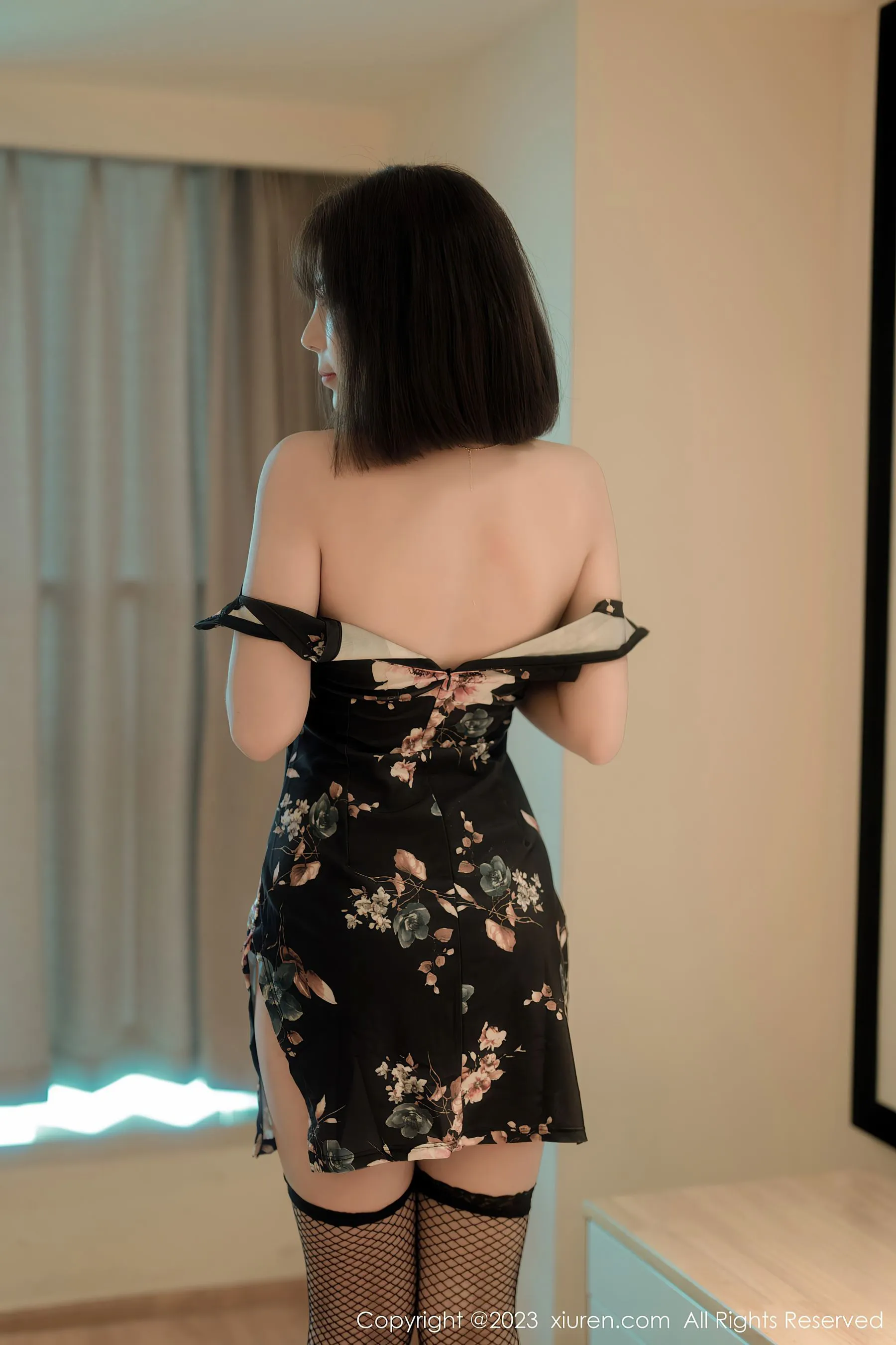 秀人网 No.6692 徐甜心 黑丝美腿