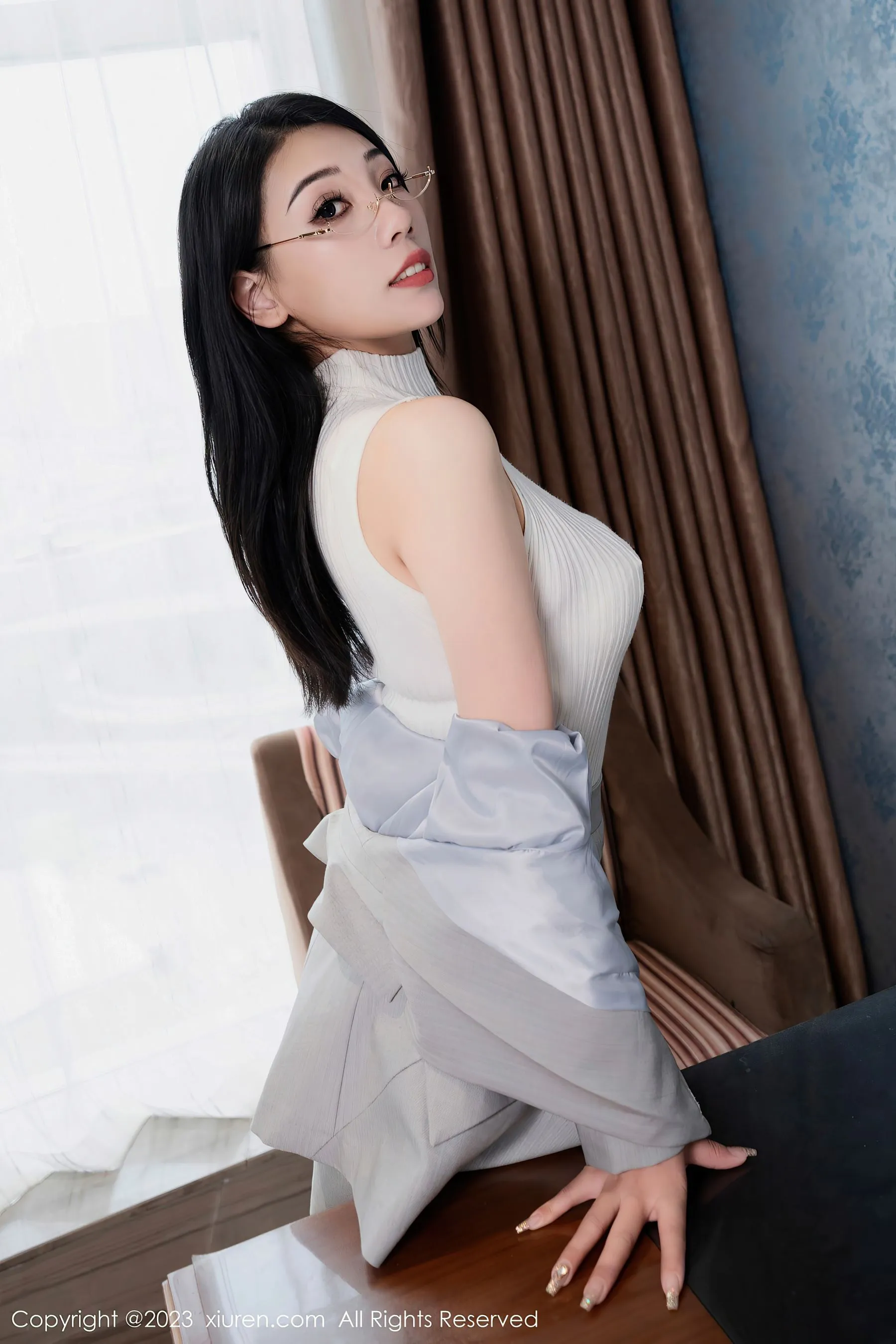 秀人网 No.6742 小泡芙winna 短裙美腿