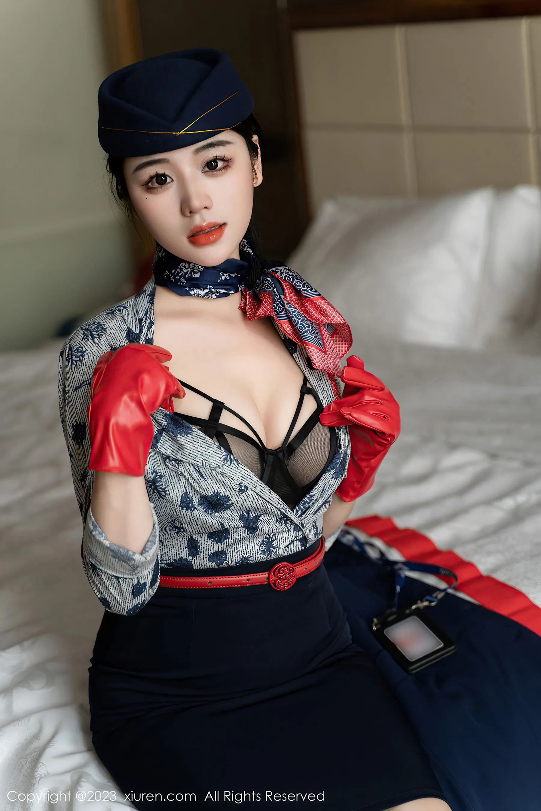 秀人网 No.6790 汐汐爱吃草莓 制服美臀