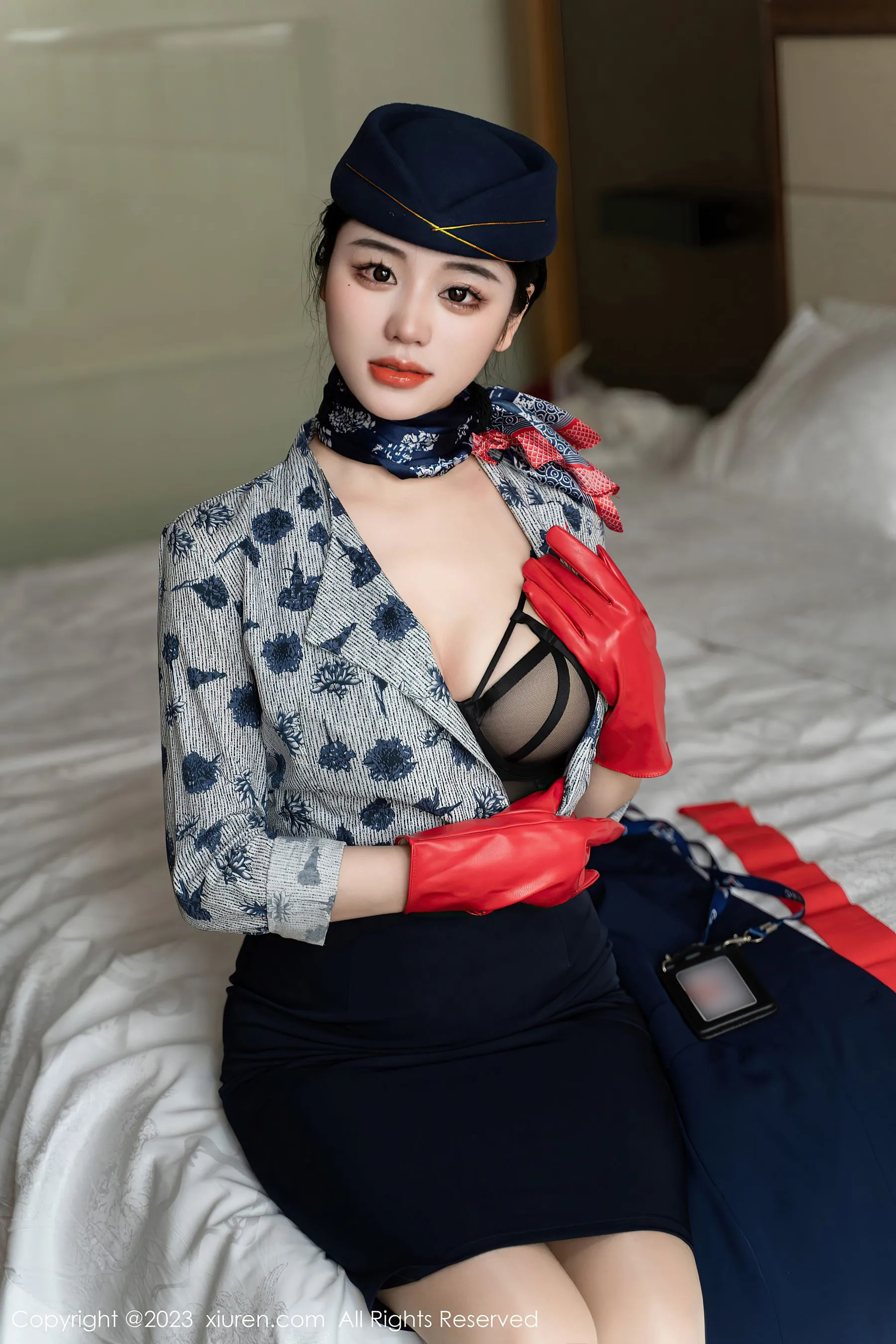 秀人网 No.6790 汐汐爱吃草莓 制服美臀
