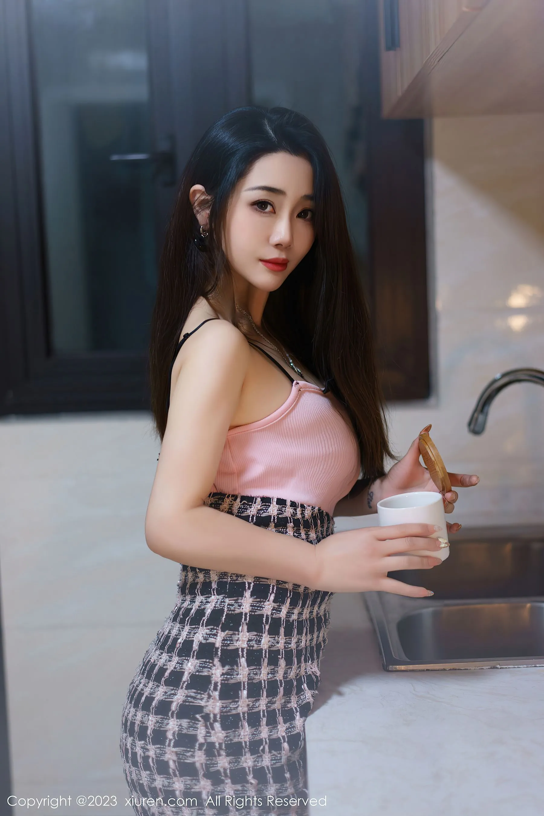 秀人网 No.6799 严利娅Yuliya 丰腴美臀