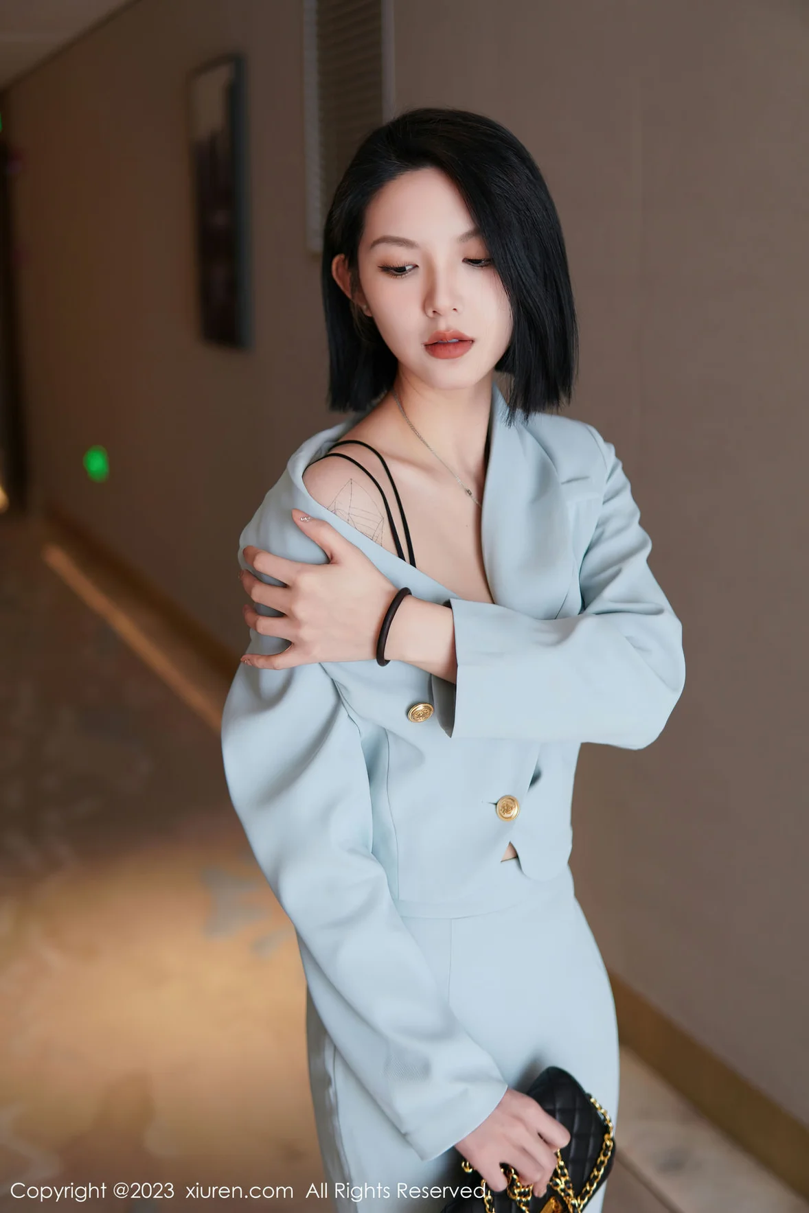 XiuRen 秀人 No.6885 乔一一 诱人原色丝袜性感写真 [75P]