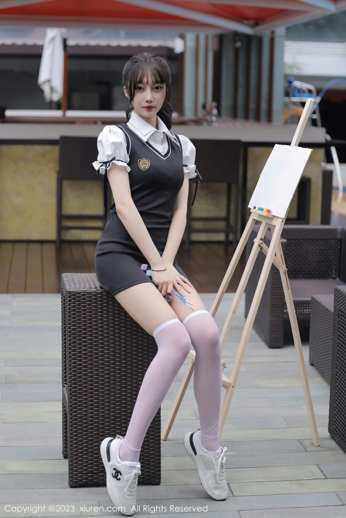 XiuRen 秀人 No.6889 玥儿玥er 黑色背带裙广州旅拍 [73P]