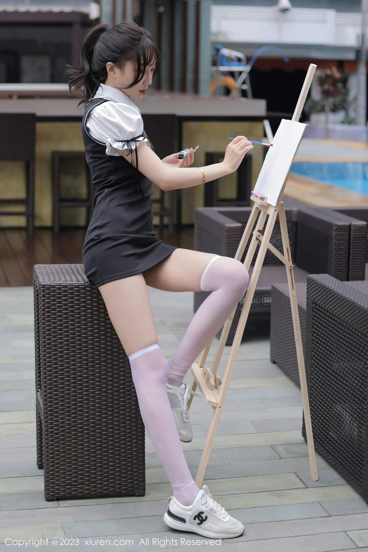 XiuRen 秀人 No.6889 玥儿玥er 黑色背带裙广州旅拍 [73P]