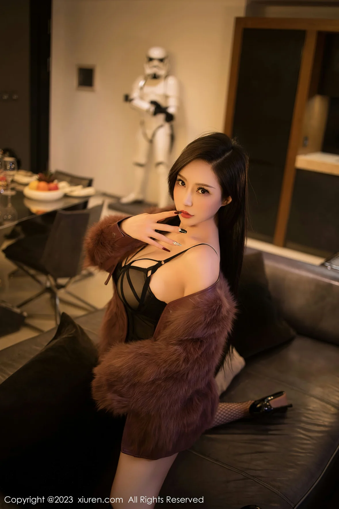 XiuRen 秀人 No.6908 大琪琪Emily 黑色情趣内衣 [83P]