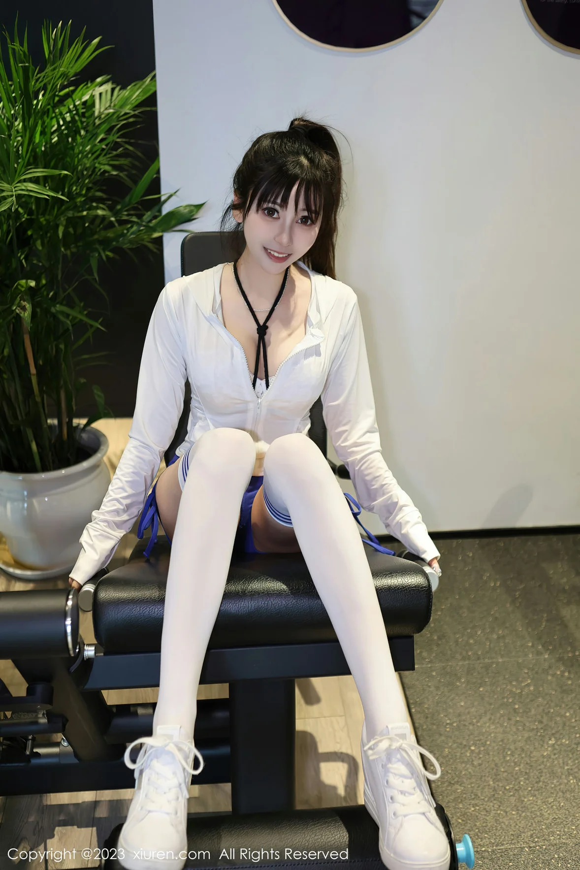 XiuRen 秀人 No.6909 夏希 白色长筒袜性感写真 [65P]