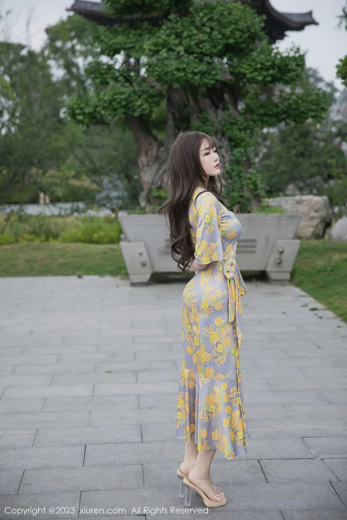 XiuRen 秀人 No.6949 严利娅Yuliya 黄灰色睡裙性感写真 [85P]