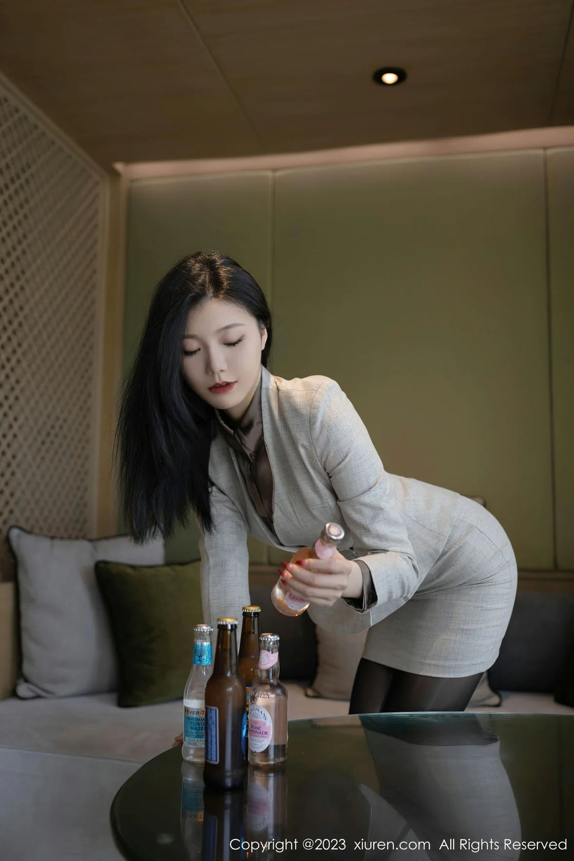 XiuRen 秀人 No.6951 安然anran 灰色职业Ol泰国旅拍 [80P]