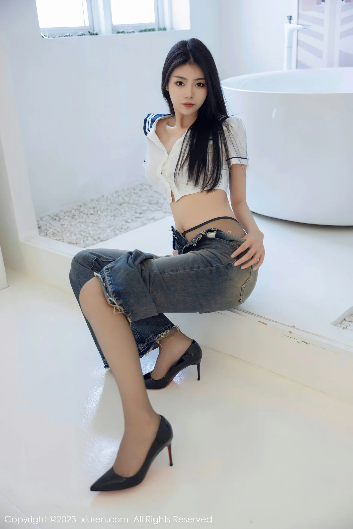 XiuRen 秀人 No.7027 可樂Vicky 魅惑黑丝性感写真 [83P]