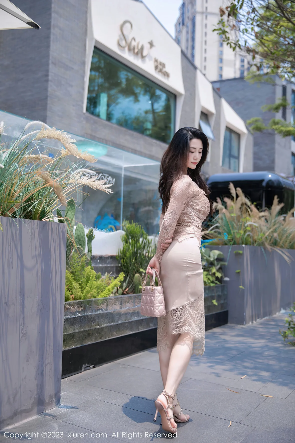 XiuRen 秀人 No.7216 严利娅Yuliya 杏色连衣长裙性感写真 [90P]
