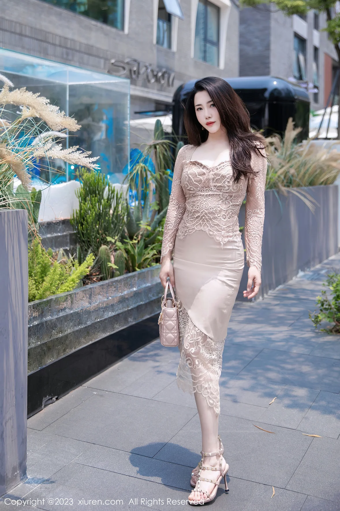 XiuRen 秀人 No.7216 严利娅Yuliya 杏色连衣长裙性感写真 [90P]