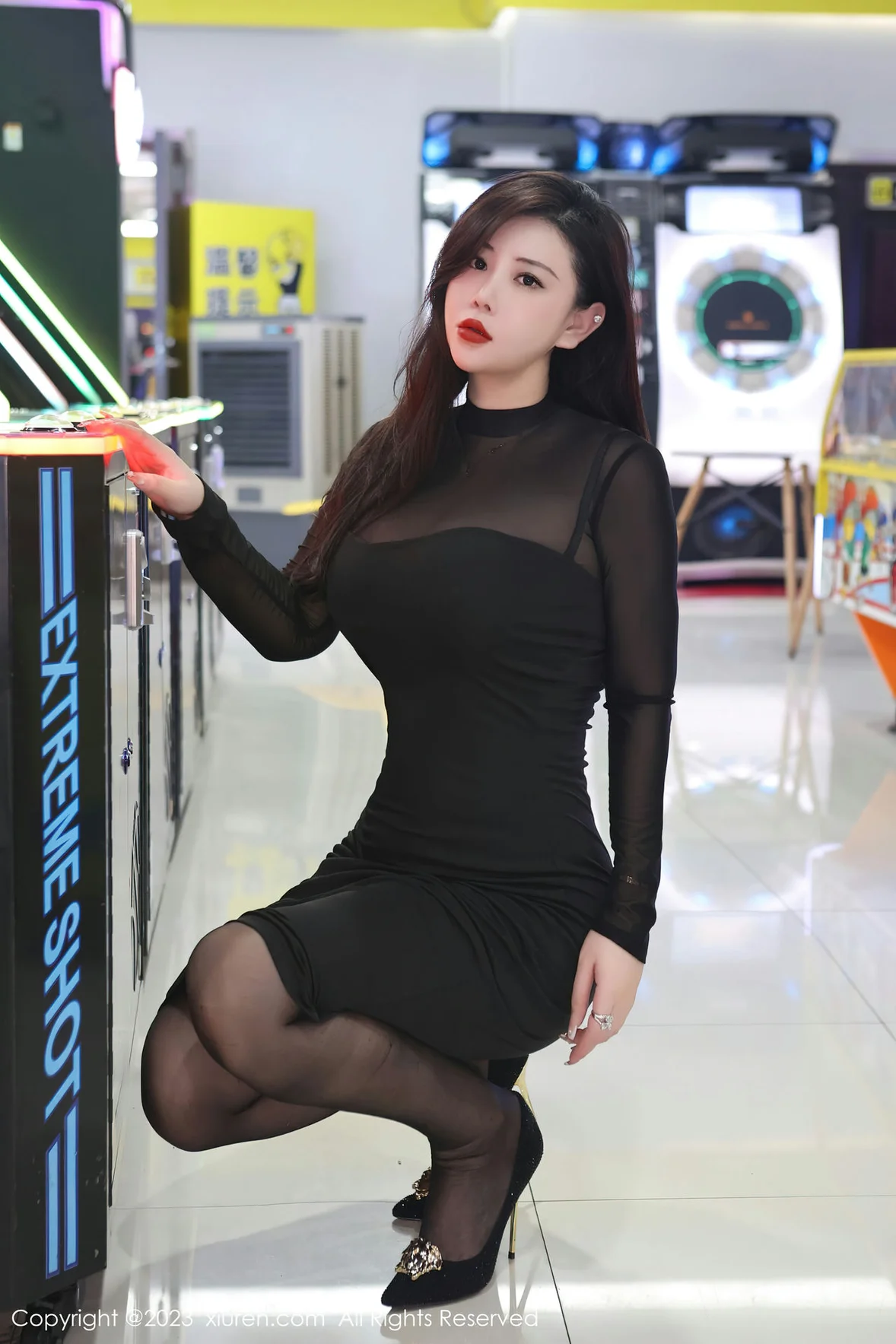 XiuRen 秀人 No.7230 王婉悠Queen 电玩城黑色薄纱性感写真 [72P]
