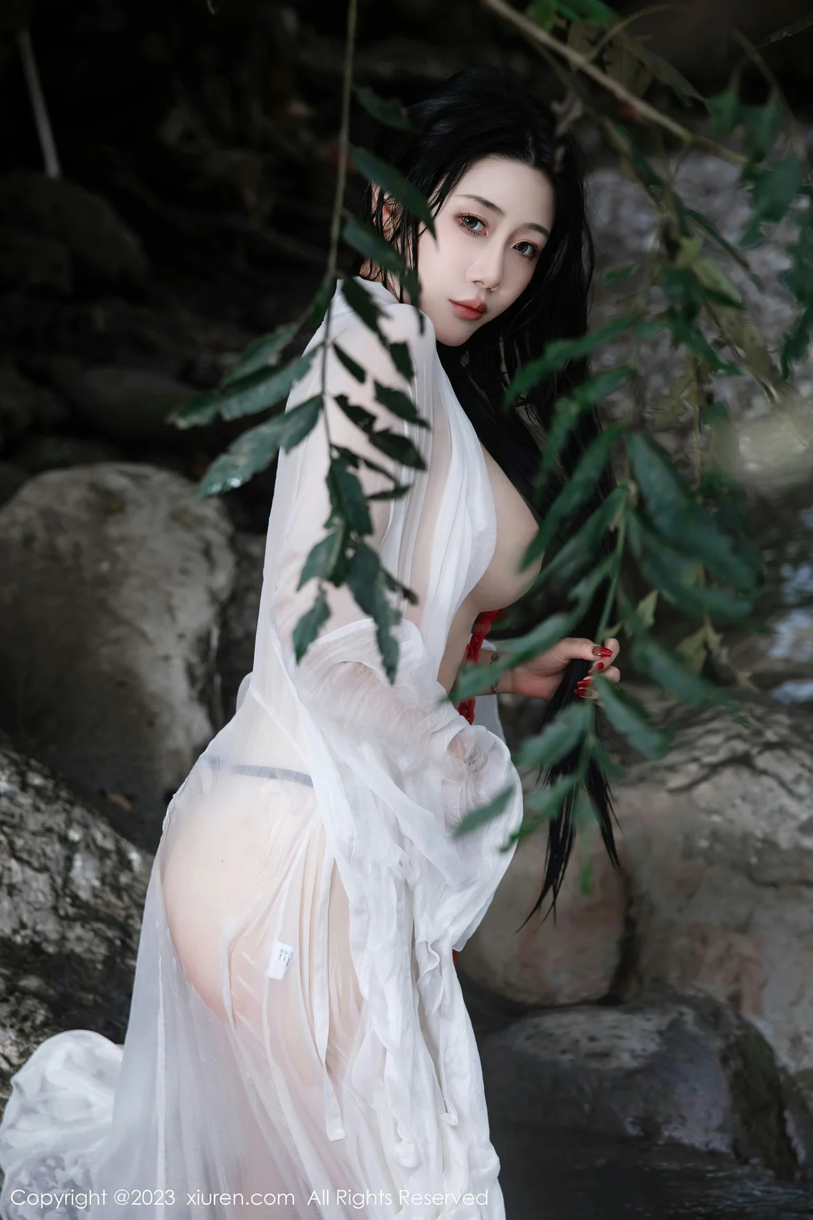 XiuRen 秀人 No.7295 严利娅Yuliya 户外诱惑红色古装性感写真 [90P]