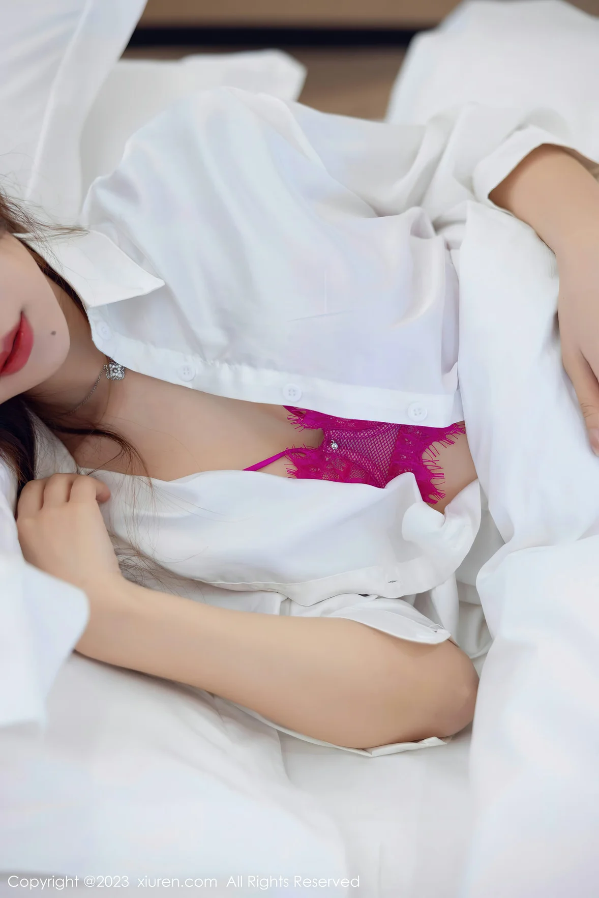 秀人网 No.7358 绮里嘉ula 村衣丝袜性感写真 [114P]
