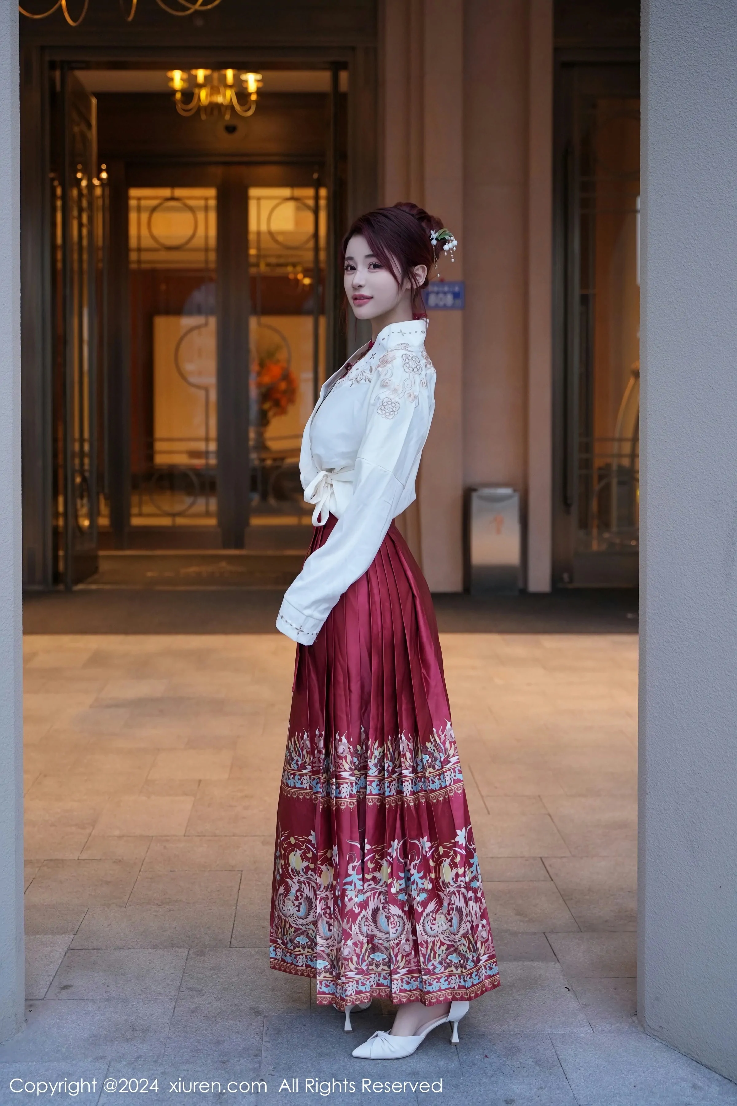 XiuRen 秀人 No.7985 美七 Mia [70P]