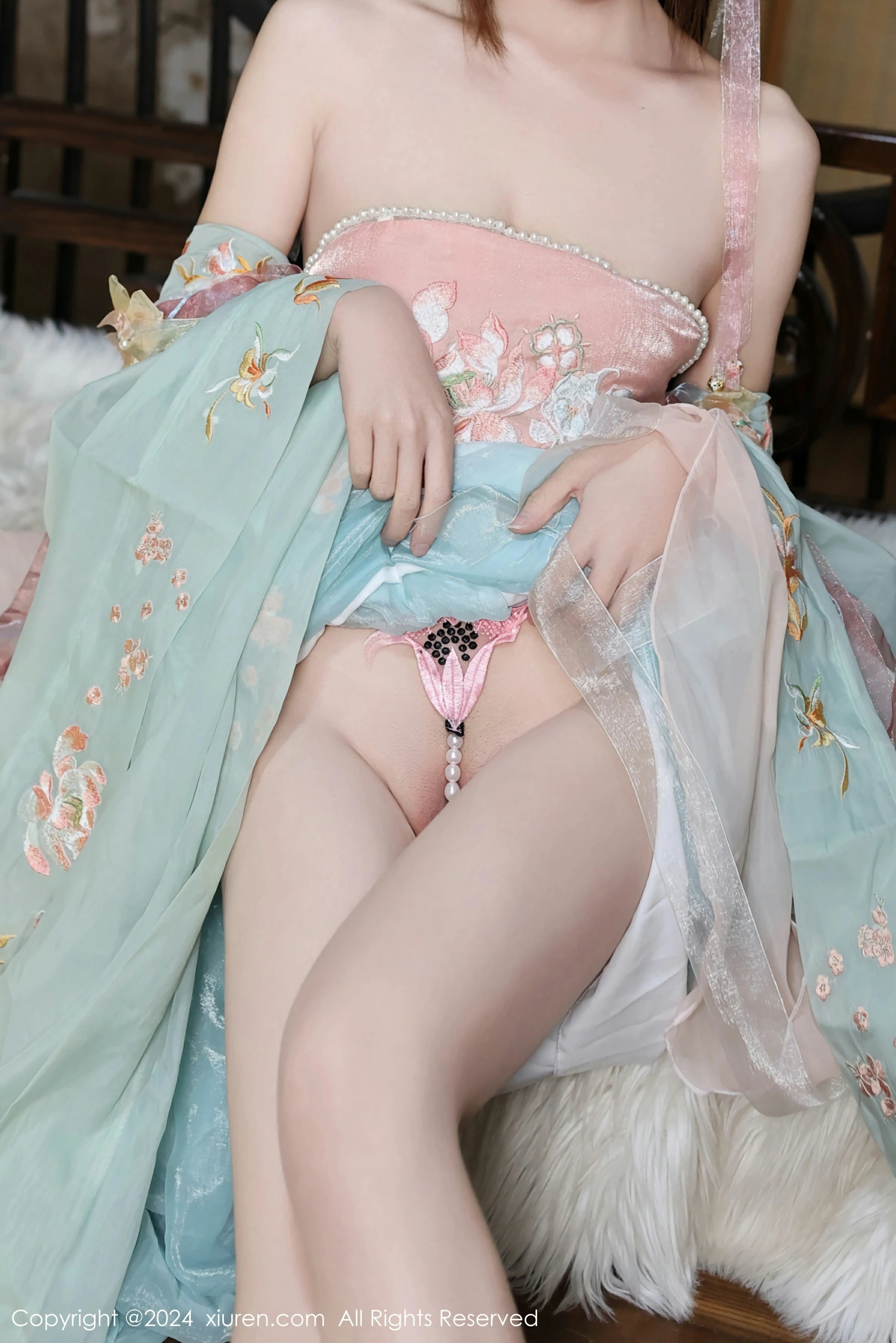 XiuRen 秀人 No.7989 金tiao [81P]
