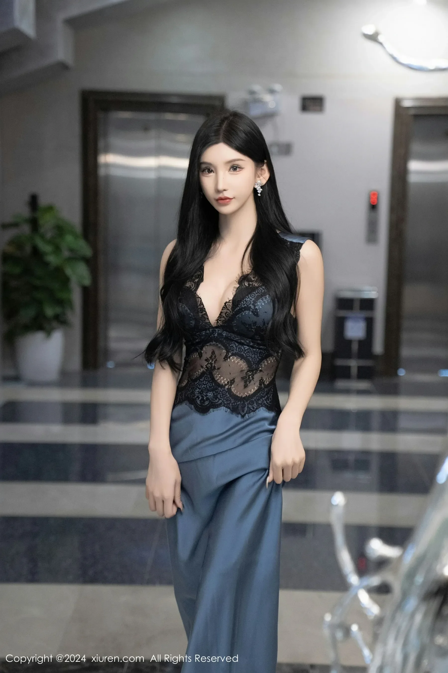 XiuRen 秀人 No.8242 周于希Sally [82P]